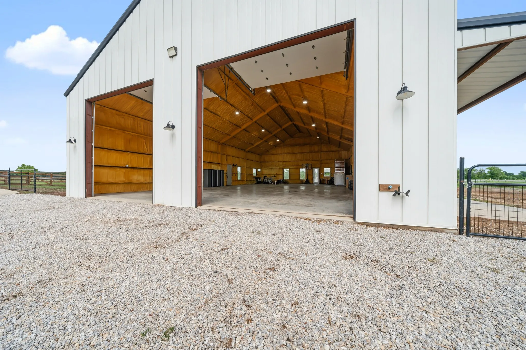 Single Family Residence For Sale in Mc Lennan County , 2014 W Elm Mott Drive, Waco, Texas 76705, 4 Bedroom, 5 Bathroom, 3 Garage spaces, 3,156 Sqft, built in 2022, mls#21211507, Real Estate Agent in Waco, Homes For Sale in Mc Lennan county, Homes For Sale in Waco, Realtor in Waco Texas, Real Estate Brokerage Independent Realty Texas, Luminita Cordes Realtor