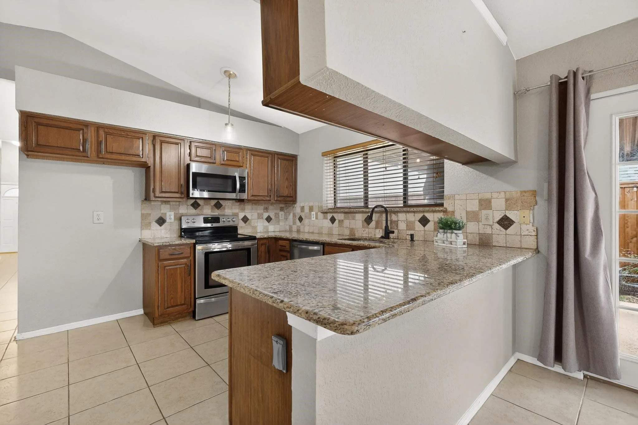 Single Family Residence For Sale in Dallas County , 1508 Panola Drive, Mesquite, Texas 75150, 4 Bedroom, 2 Bathroom, 2 Garage spaces, 1,908 Sqft, built in 1985, Preowned, mls#21232086, Real Estate Agent in Mesquite, Homes For Sale in Dallas county, Homes For Sale in Mesquite, Realtor in Mesquite Texas, Real Estate Brokerage Independent Realty Texas, Luminita Cordes Realtor