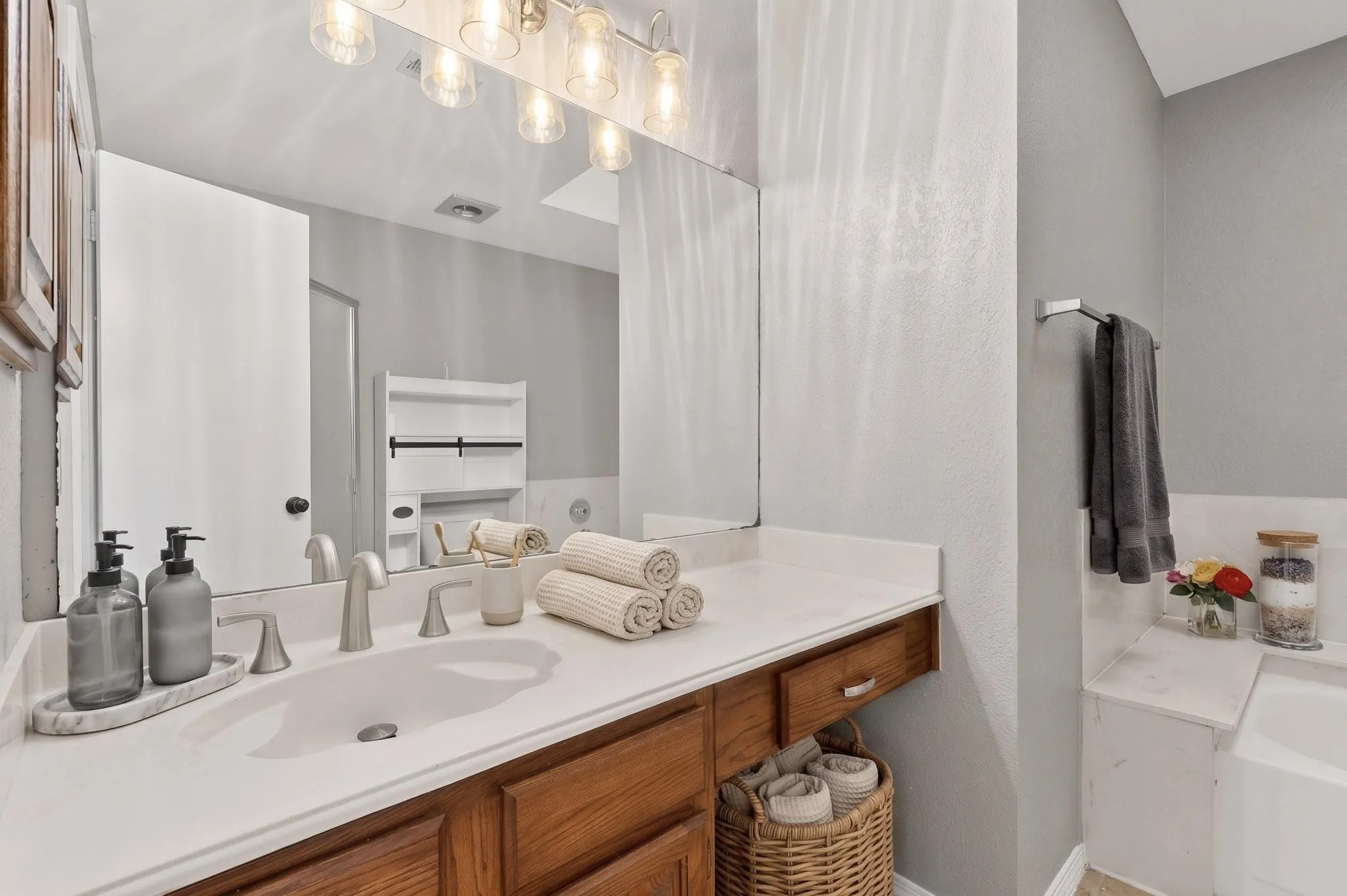 Single Family Residence For Sale in Dallas County , 1508 Panola Drive, Mesquite, Texas 75150, 4 Bedroom, 2 Bathroom, 2 Garage spaces, 1,908 Sqft, built in 1985, Preowned, mls#21232086, Real Estate Agent in Mesquite, Homes For Sale in Dallas county, Homes For Sale in Mesquite, Realtor in Mesquite Texas, Real Estate Brokerage Independent Realty Texas, Luminita Cordes Realtor