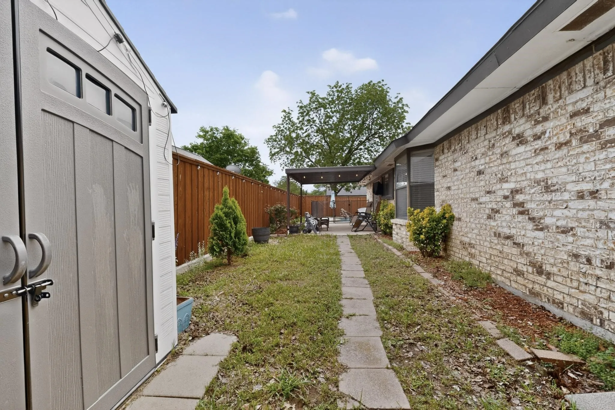 Single Family Residence For Sale in Dallas County , 1508 Panola Drive, Mesquite, Texas 75150, 4 Bedroom, 2 Bathroom, 2 Garage spaces, 1,908 Sqft, built in 1985, Preowned, mls#21232086, Real Estate Agent in Mesquite, Homes For Sale in Dallas county, Homes For Sale in Mesquite, Realtor in Mesquite Texas, Real Estate Brokerage Independent Realty Texas, Luminita Cordes Realtor