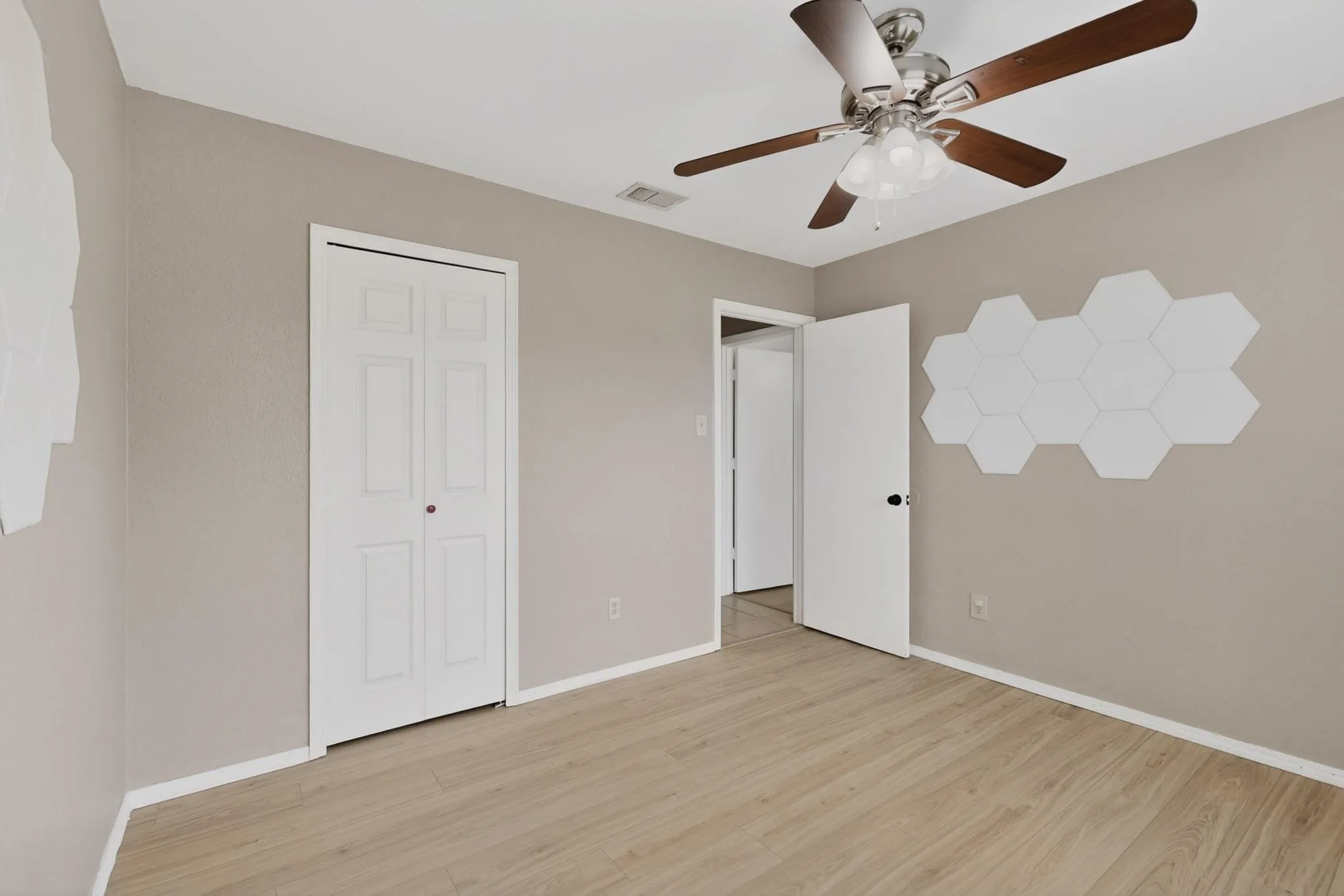 Single Family Residence For Sale in Dallas County , 1508 Panola Drive, Mesquite, Texas 75150, 4 Bedroom, 2 Bathroom, 2 Garage spaces, 1,908 Sqft, built in 1985, Preowned, mls#21232086, Real Estate Agent in Mesquite, Homes For Sale in Dallas county, Homes For Sale in Mesquite, Realtor in Mesquite Texas, Real Estate Brokerage Independent Realty Texas, Luminita Cordes Realtor