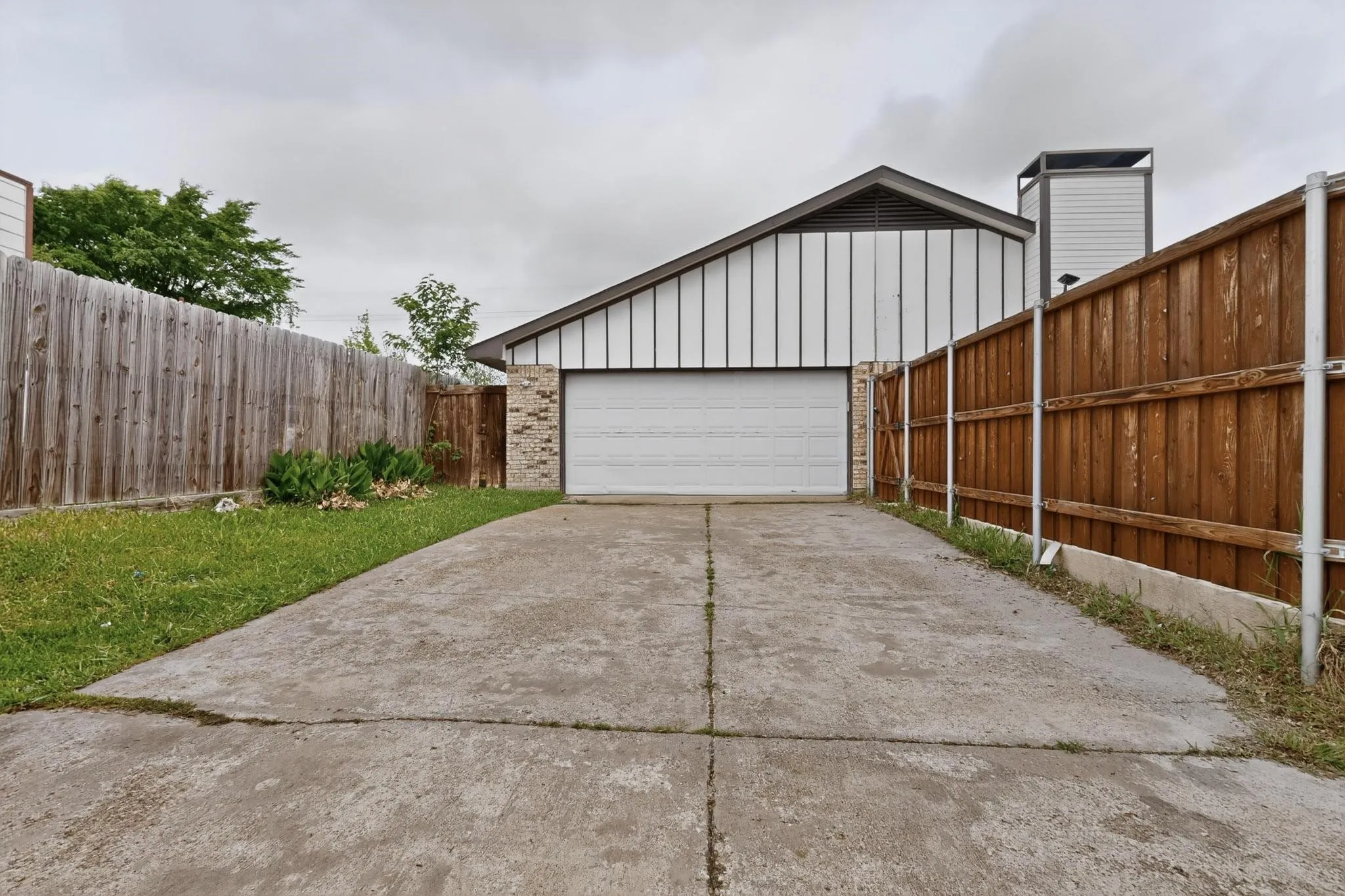 Single Family Residence For Sale in Dallas County , 1508 Panola Drive, Mesquite, Texas 75150, 4 Bedroom, 2 Bathroom, 2 Garage spaces, 1,908 Sqft, built in 1985, Preowned, mls#21232086, Real Estate Agent in Mesquite, Homes For Sale in Dallas county, Homes For Sale in Mesquite, Realtor in Mesquite Texas, Real Estate Brokerage Independent Realty Texas, Luminita Cordes Realtor