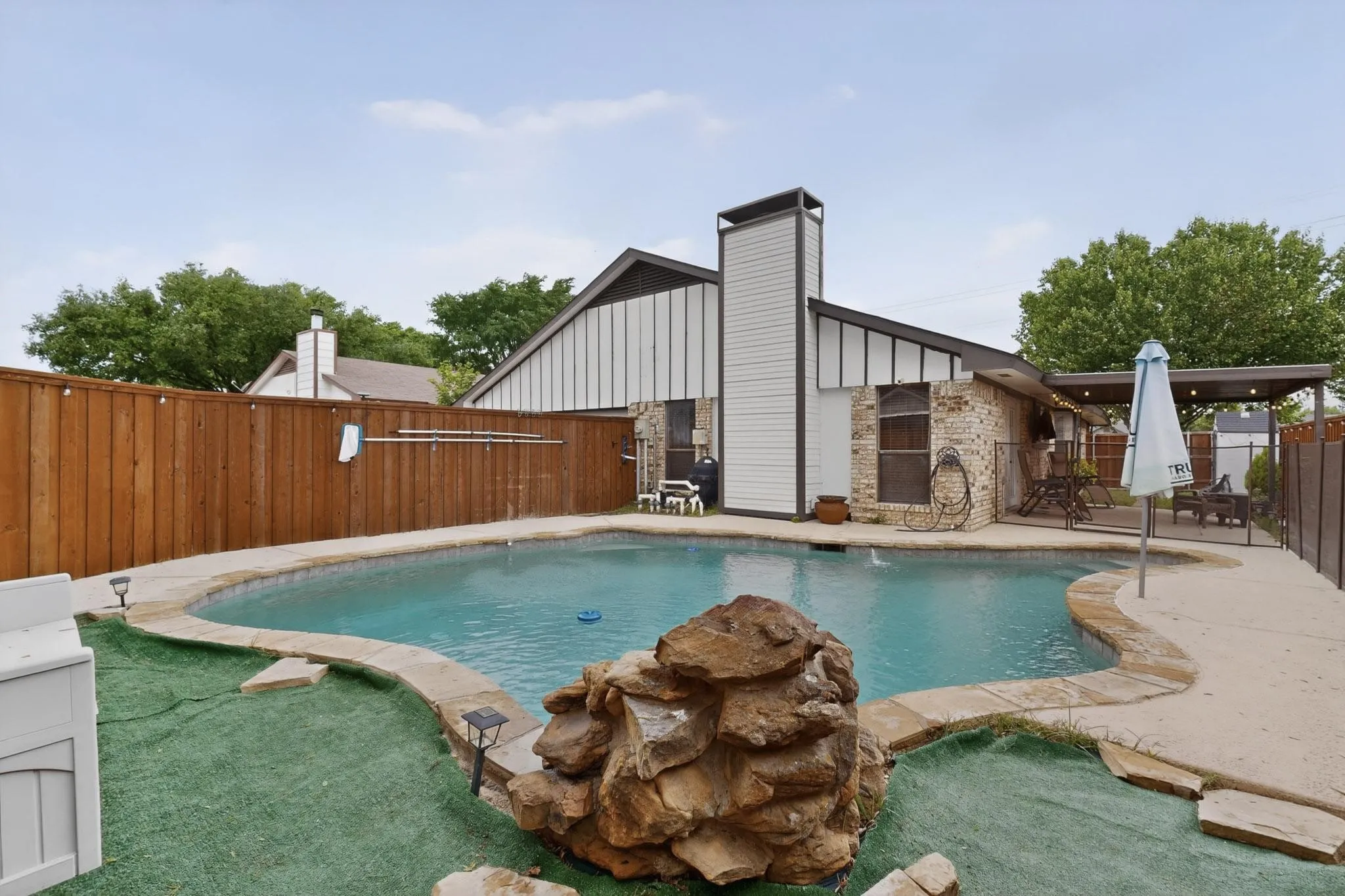 Single Family Residence For Sale in Dallas County , 1508 Panola Drive, Mesquite, Texas 75150, 4 Bedroom, 2 Bathroom, 2 Garage spaces, 1,908 Sqft, built in 1985, Preowned, mls#21232086, Real Estate Agent in Mesquite, Homes For Sale in Dallas county, Homes For Sale in Mesquite, Realtor in Mesquite Texas, Real Estate Brokerage Independent Realty Texas, Luminita Cordes Realtor