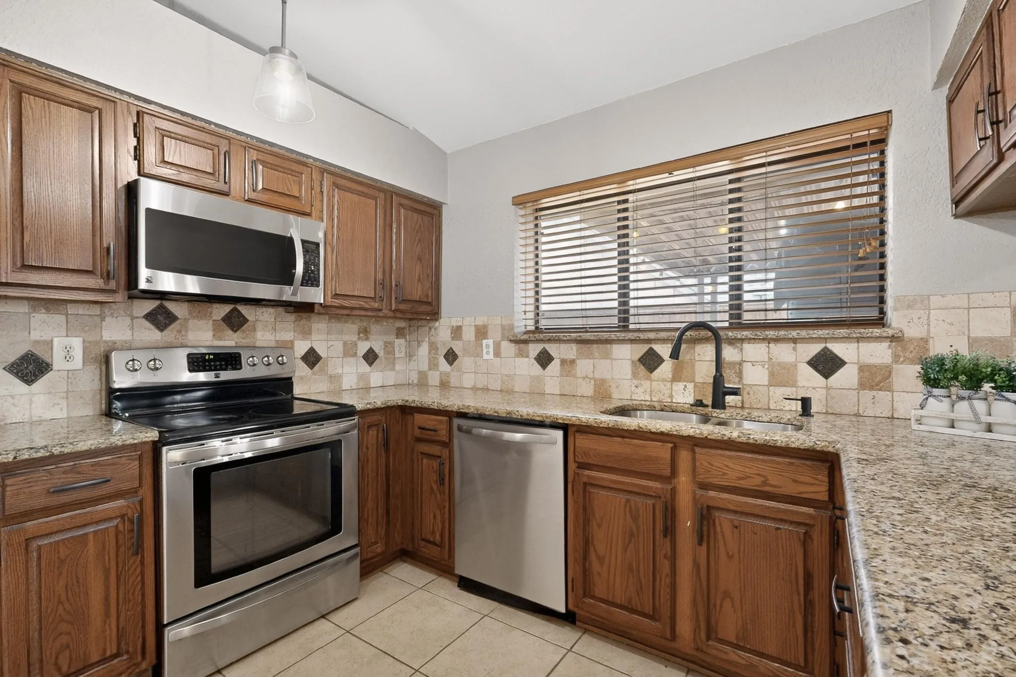 Single Family Residence For Sale in Dallas County , 1508 Panola Drive, Mesquite, Texas 75150, 4 Bedroom, 2 Bathroom, 2 Garage spaces, 1,908 Sqft, built in 1985, Preowned, mls#21232086, Real Estate Agent in Mesquite, Homes For Sale in Dallas county, Homes For Sale in Mesquite, Realtor in Mesquite Texas, Real Estate Brokerage Independent Realty Texas, Luminita Cordes Realtor