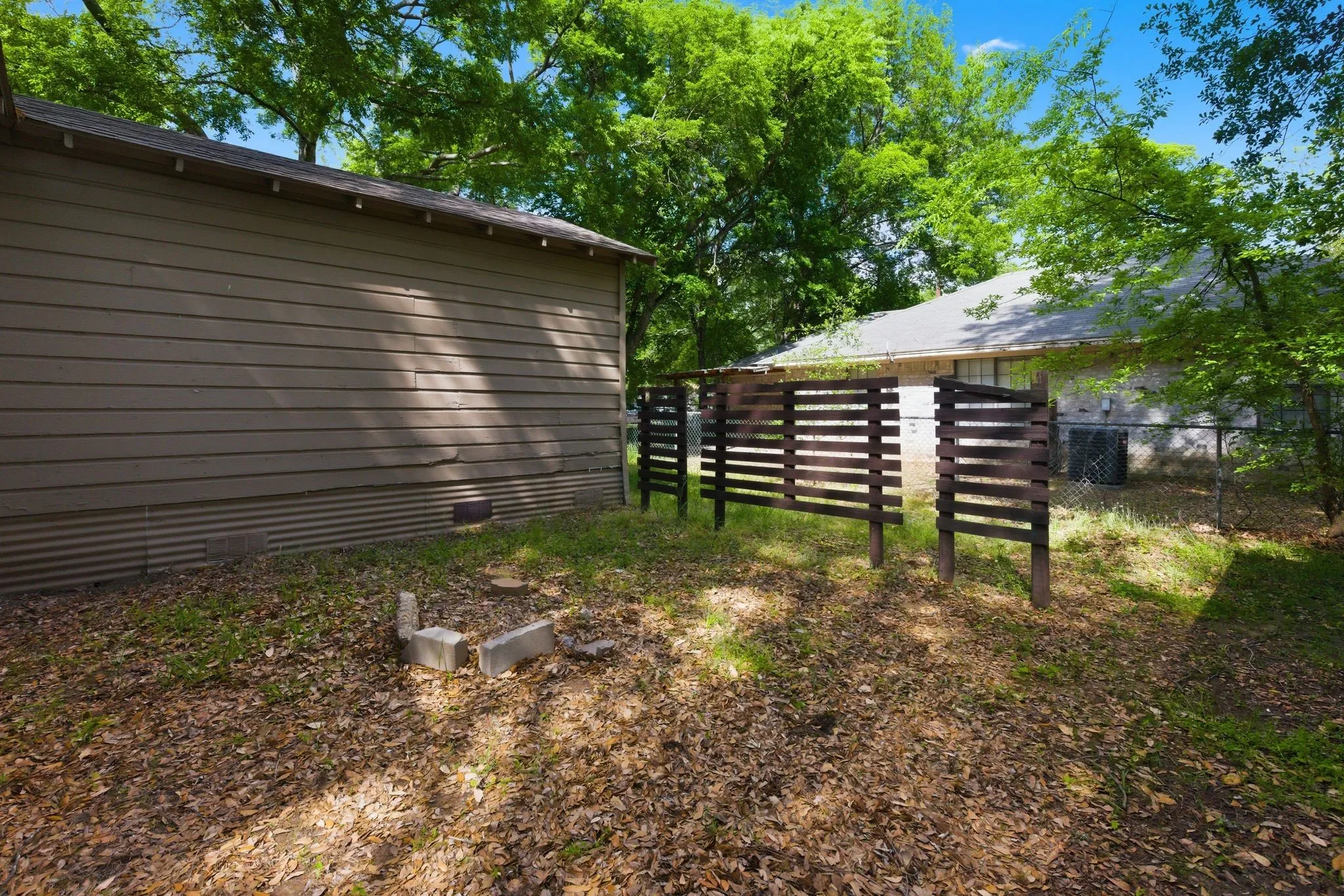 Single Family Residence For Sale in Hopkins County , 834 Brinker Street, Sulphur Springs, Texas 75482, 2 Bedroom, 1 Bathroom, 1 Garage spaces, 696 Sqft, built in 1950, mls#21231363, Real Estate Agent in Sulphur Springs, Homes For Sale in Hopkins county, Homes For Sale in Sulphur Springs, Realtor in Sulphur Springs Texas, Real Estate Brokerage Independent Realty Texas, Luminita Cordes Realtor