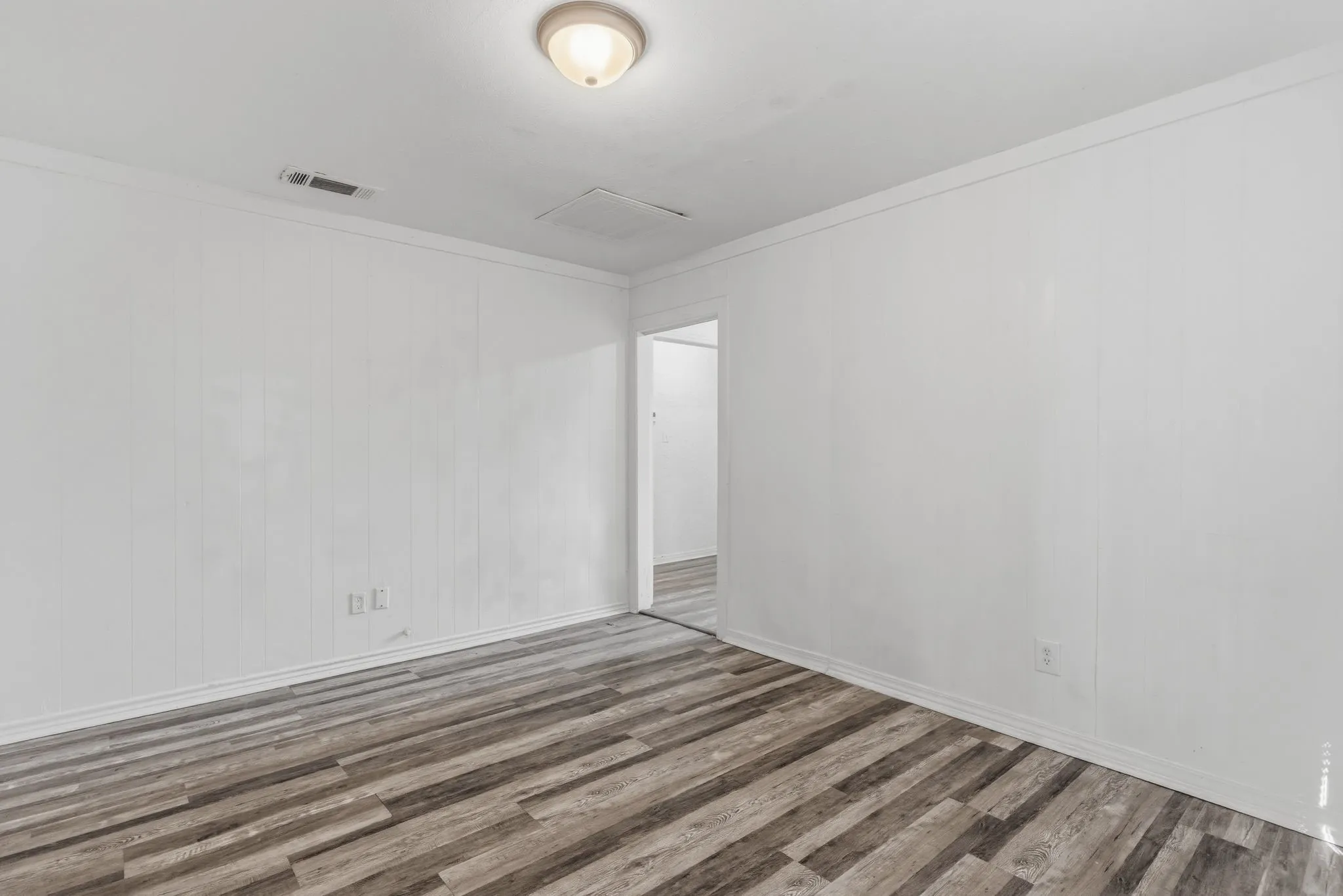 Single Family Residence For Sale in Hopkins County , 834 Brinker Street, Sulphur Springs, Texas 75482, 2 Bedroom, 1 Bathroom, 1 Garage spaces, 696 Sqft, built in 1950, mls#21231363, Real Estate Agent in Sulphur Springs, Homes For Sale in Hopkins county, Homes For Sale in Sulphur Springs, Realtor in Sulphur Springs Texas, Real Estate Brokerage Independent Realty Texas, Luminita Cordes Realtor