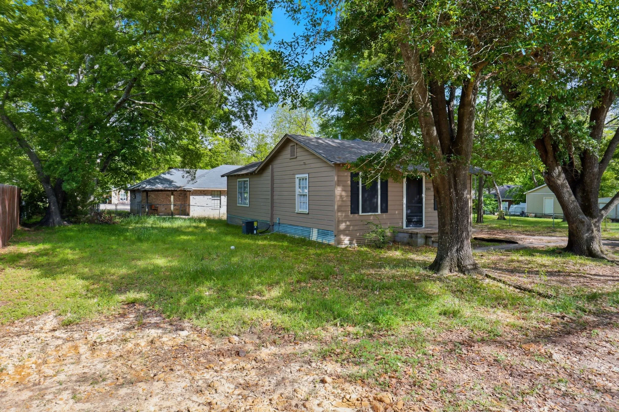 Single Family Residence For Sale in Hopkins County , 834 Brinker Street, Sulphur Springs, Texas 75482, 2 Bedroom, 1 Bathroom, 1 Garage spaces, 696 Sqft, built in 1950, mls#21231363, Real Estate Agent in Sulphur Springs, Homes For Sale in Hopkins county, Homes For Sale in Sulphur Springs, Realtor in Sulphur Springs Texas, Real Estate Brokerage Independent Realty Texas, Luminita Cordes Realtor