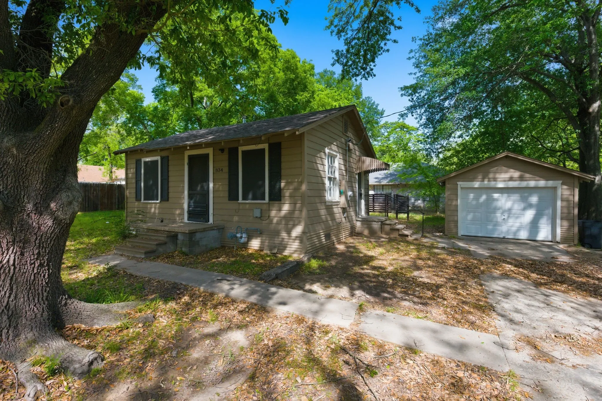 Single Family Residence For Sale in Hopkins County , 834 Brinker Street, Sulphur Springs, Texas 75482, 2 Bedroom, 1 Bathroom, 1 Garage spaces, 696 Sqft, built in 1950, mls#21231363, Real Estate Agent in Sulphur Springs, Homes For Sale in Hopkins county, Homes For Sale in Sulphur Springs, Realtor in Sulphur Springs Texas, Real Estate Brokerage Independent Realty Texas, Luminita Cordes Realtor