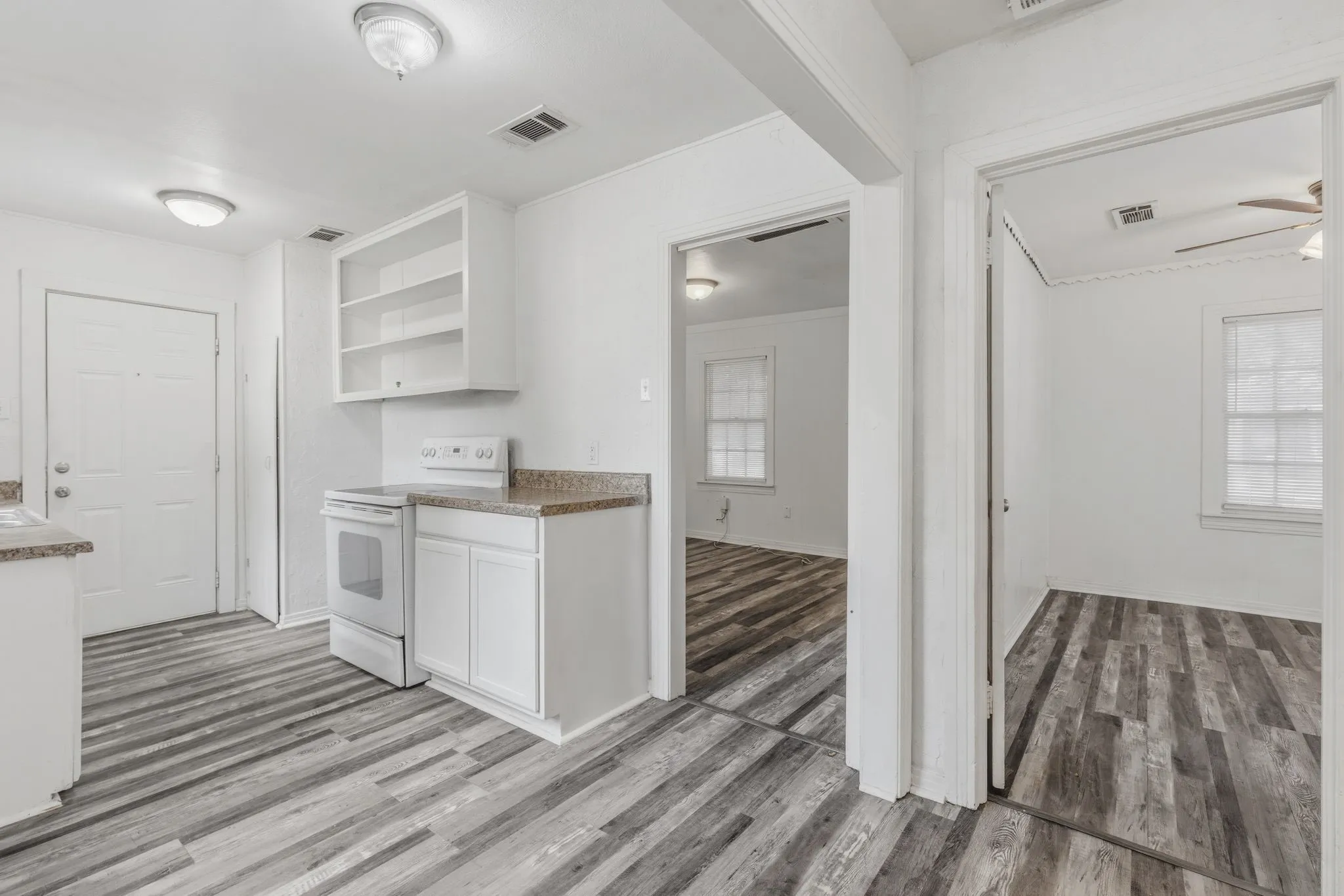 Single Family Residence For Sale in Hopkins County , 834 Brinker Street, Sulphur Springs, Texas 75482, 2 Bedroom, 1 Bathroom, 1 Garage spaces, 696 Sqft, built in 1950, mls#21231363, Real Estate Agent in Sulphur Springs, Homes For Sale in Hopkins county, Homes For Sale in Sulphur Springs, Realtor in Sulphur Springs Texas, Real Estate Brokerage Independent Realty Texas, Luminita Cordes Realtor