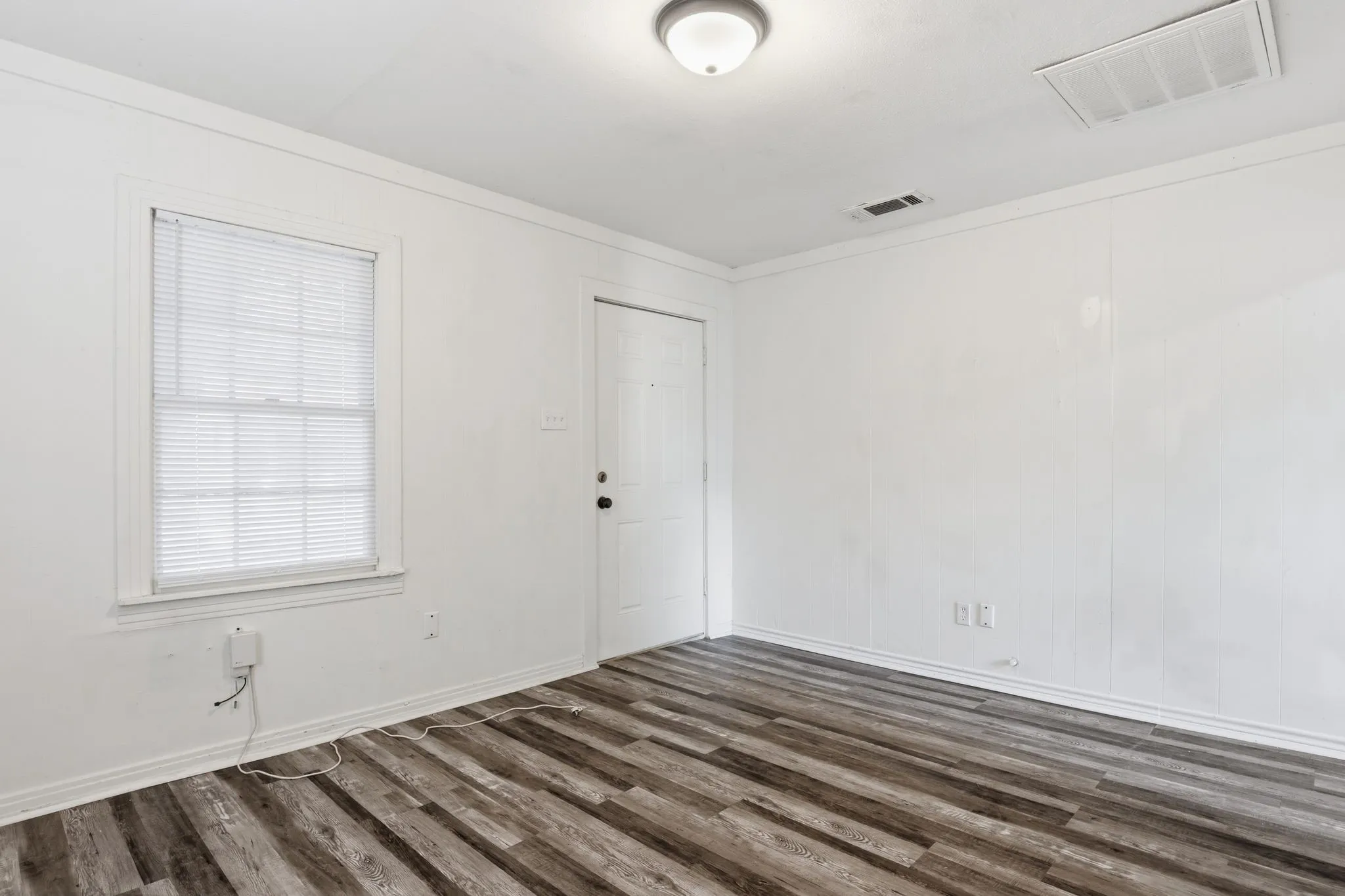 Single Family Residence For Sale in Hopkins County , 834 Brinker Street, Sulphur Springs, Texas 75482, 2 Bedroom, 1 Bathroom, 1 Garage spaces, 696 Sqft, built in 1950, mls#21231363, Real Estate Agent in Sulphur Springs, Homes For Sale in Hopkins county, Homes For Sale in Sulphur Springs, Realtor in Sulphur Springs Texas, Real Estate Brokerage Independent Realty Texas, Luminita Cordes Realtor
