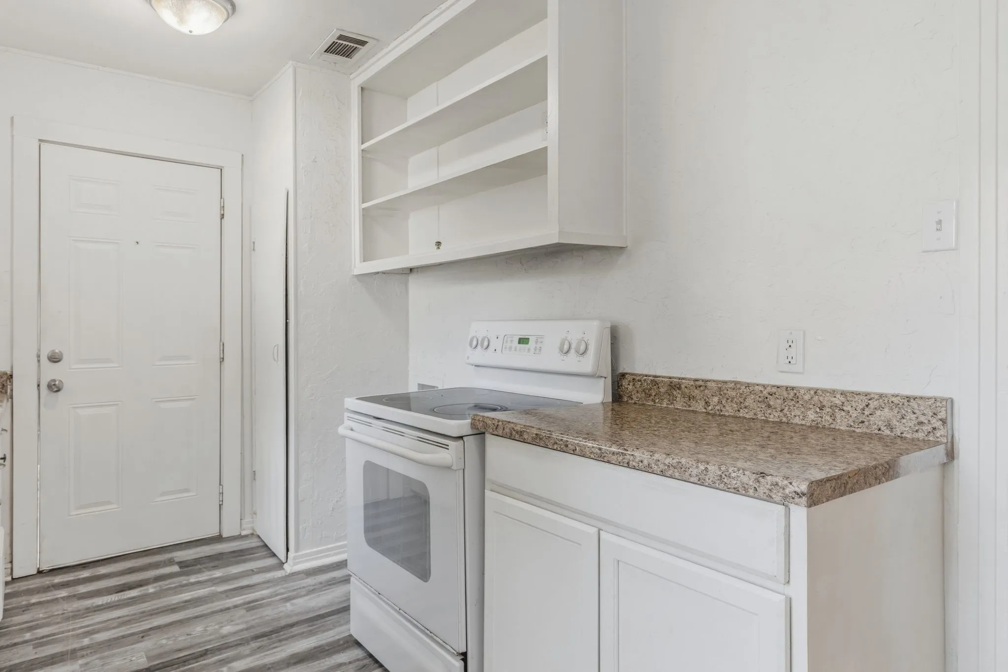 Single Family Residence For Sale in Hopkins County , 834 Brinker Street, Sulphur Springs, Texas 75482, 2 Bedroom, 1 Bathroom, 1 Garage spaces, 696 Sqft, built in 1950, mls#21231363, Real Estate Agent in Sulphur Springs, Homes For Sale in Hopkins county, Homes For Sale in Sulphur Springs, Realtor in Sulphur Springs Texas, Real Estate Brokerage Independent Realty Texas, Luminita Cordes Realtor