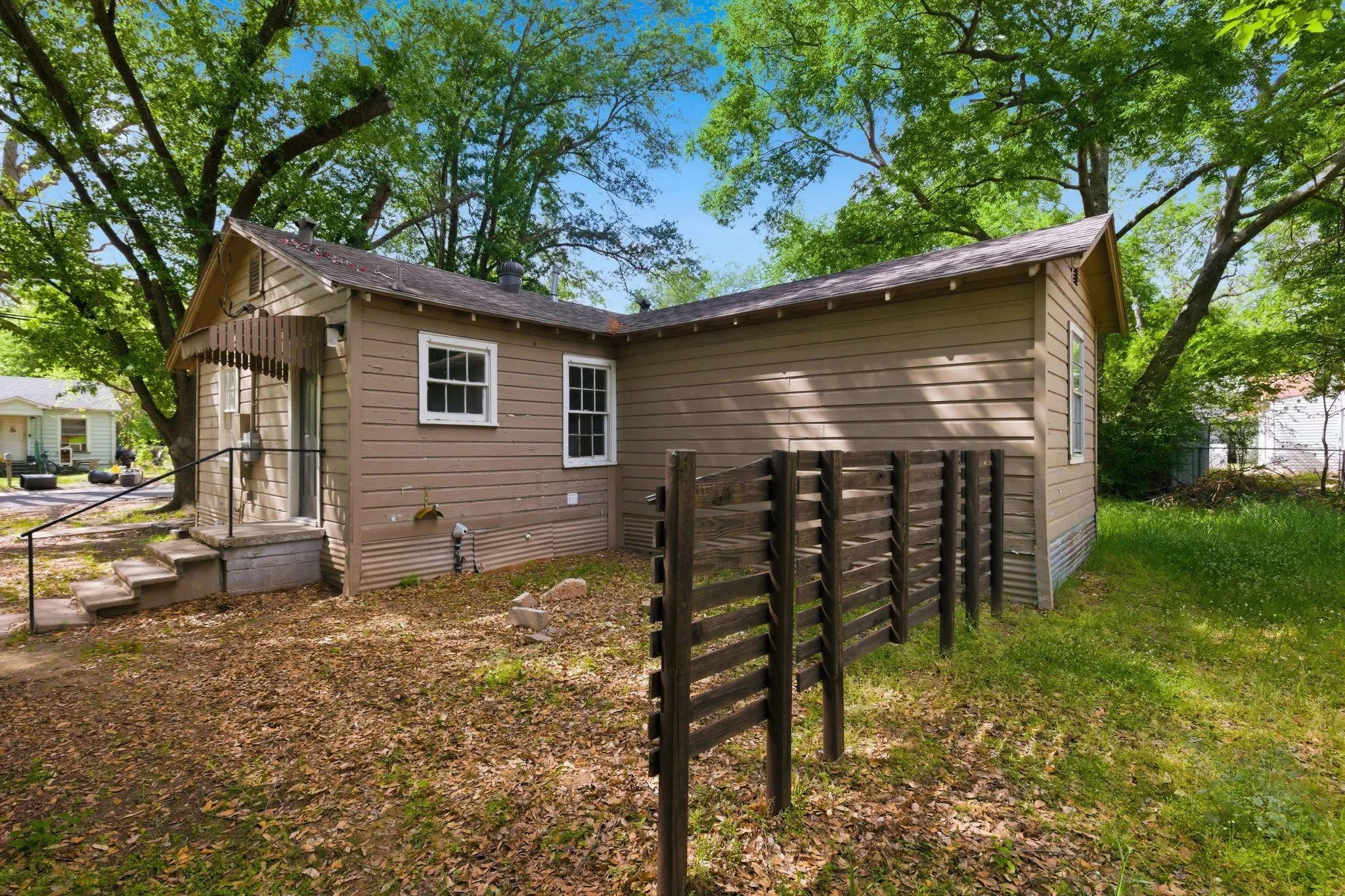 Single Family Residence For Sale in Hopkins County , 834 Brinker Street, Sulphur Springs, Texas 75482, 2 Bedroom, 1 Bathroom, 1 Garage spaces, 696 Sqft, built in 1950, mls#21231363, Real Estate Agent in Sulphur Springs, Homes For Sale in Hopkins county, Homes For Sale in Sulphur Springs, Realtor in Sulphur Springs Texas, Real Estate Brokerage Independent Realty Texas, Luminita Cordes Realtor