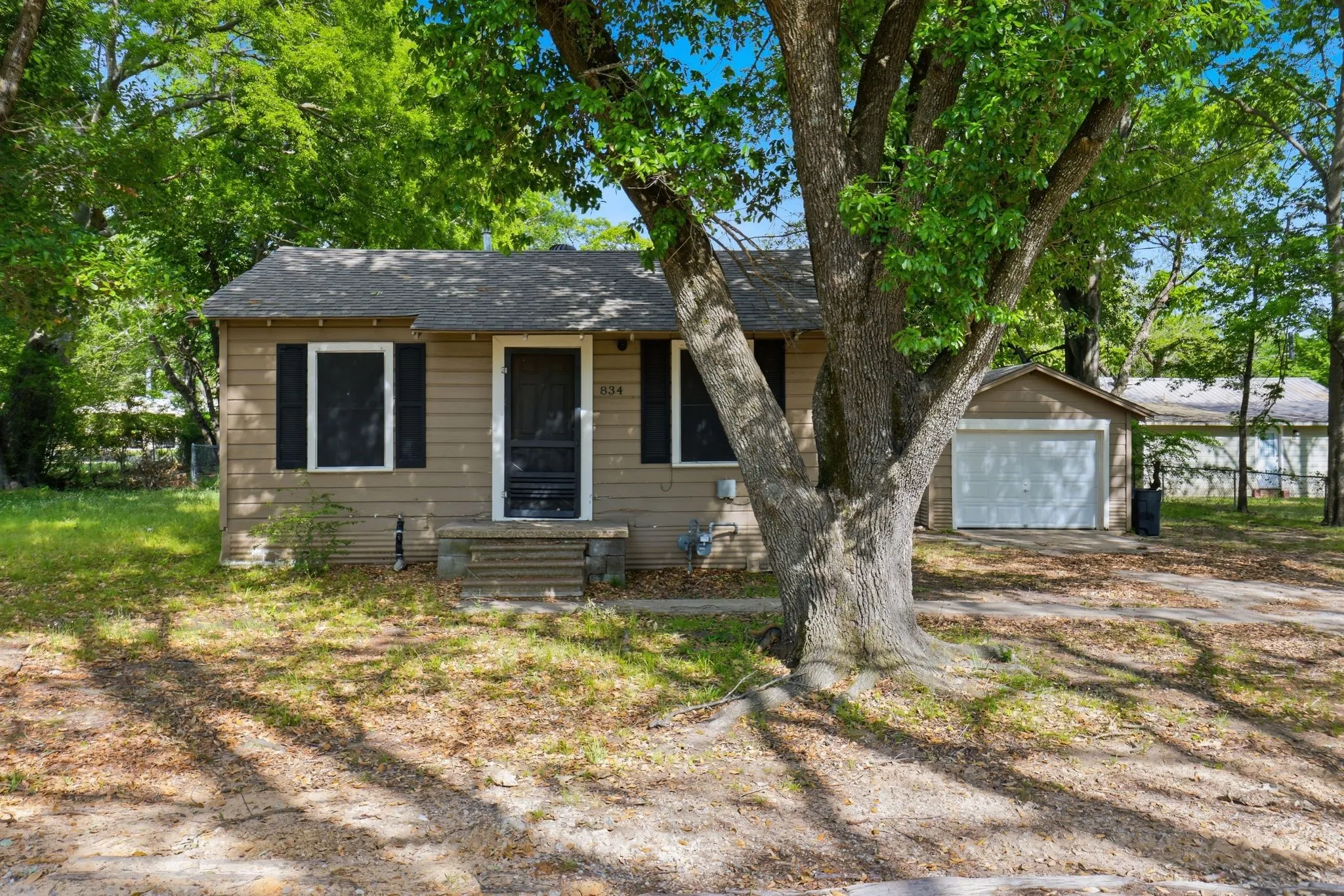 Single Family Residence For Sale in Hopkins County , 834 Brinker Street, Sulphur Springs, Texas 75482, 2 Bedroom, 1 Bathroom, 1 Garage spaces, 696 Sqft, built in 1950, mls#21231363, Real Estate Agent in Sulphur Springs, Homes For Sale in Hopkins county, Homes For Sale in Sulphur Springs, Realtor in Sulphur Springs Texas, Real Estate Brokerage Independent Realty Texas, Luminita Cordes Realtor