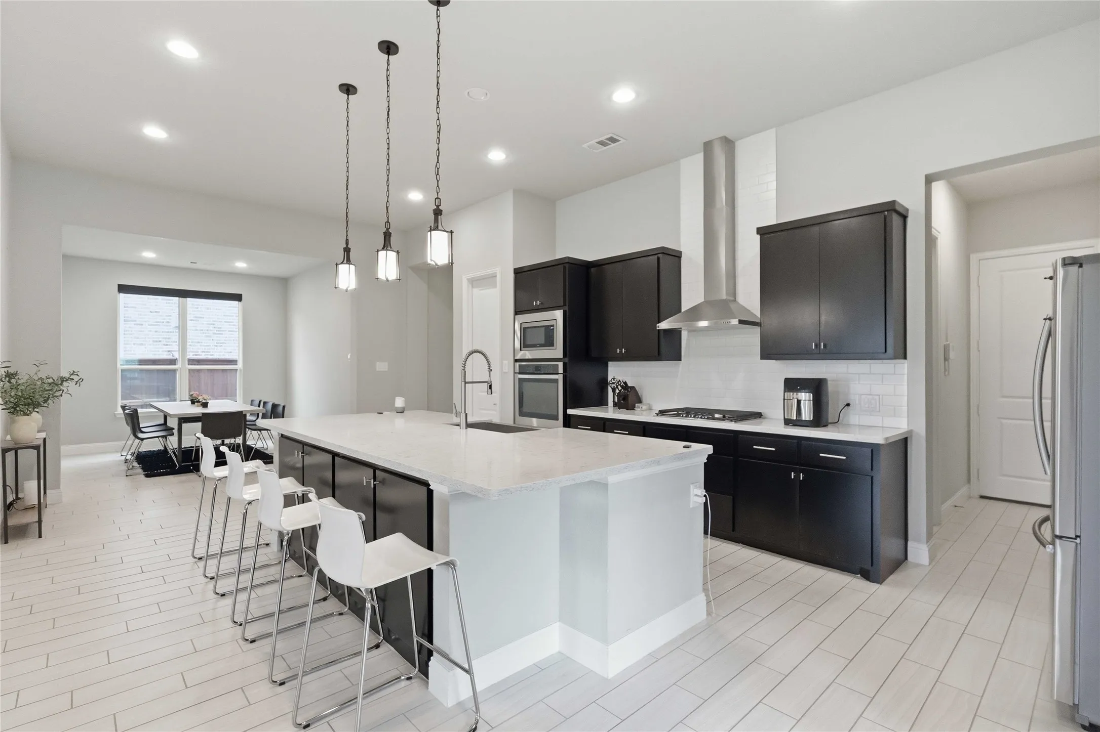 Single Family Residence For Sale in Collin County , 616 Bosque River Drive, Mc Kinney, Texas 75071, 4 Bedroom, 4 Bathroom, 2 Garage spaces, 3,124 Sqft, built in 2017, Preowned, mls#21240078, Real Estate Agent in Mc Kinney, Homes For Sale in Collin county, Homes For Sale in Mc Kinney, Realtor in Mc Kinney Texas, Real Estate Brokerage Independent Realty Texas, Luminita Cordes Realtor