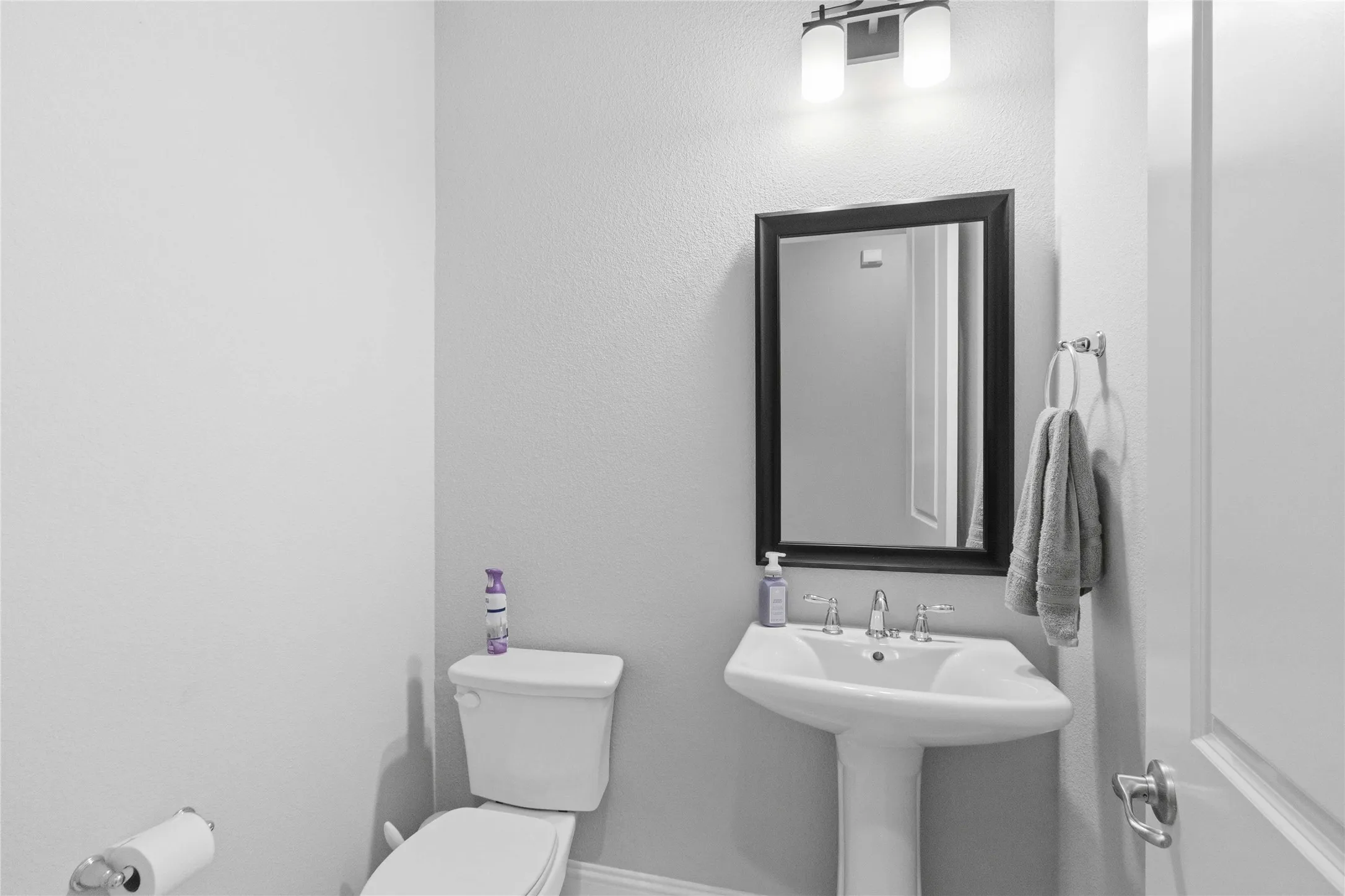 Single Family Residence For Sale in Collin County , 616 Bosque River Drive, Mc Kinney, Texas 75071, 4 Bedroom, 4 Bathroom, 2 Garage spaces, 3,124 Sqft, built in 2017, Preowned, mls#21240078, Real Estate Agent in Mc Kinney, Homes For Sale in Collin county, Homes For Sale in Mc Kinney, Realtor in Mc Kinney Texas, Real Estate Brokerage Independent Realty Texas, Luminita Cordes Realtor
