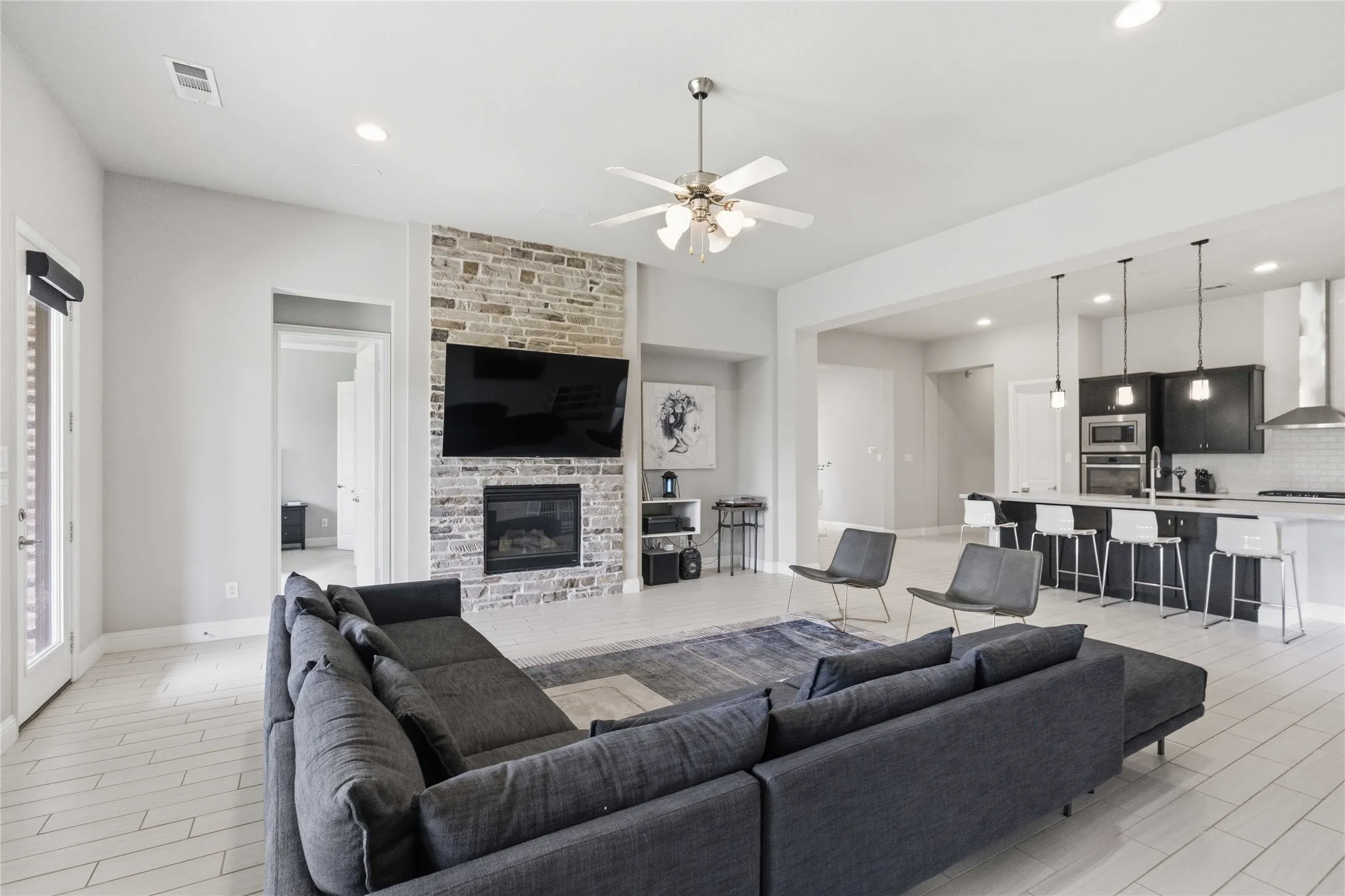 Single Family Residence For Sale in Collin County , 616 Bosque River Drive, Mc Kinney, Texas 75071, 4 Bedroom, 4 Bathroom, 2 Garage spaces, 3,124 Sqft, built in 2017, Preowned, mls#21240078, Real Estate Agent in Mc Kinney, Homes For Sale in Collin county, Homes For Sale in Mc Kinney, Realtor in Mc Kinney Texas, Real Estate Brokerage Independent Realty Texas, Luminita Cordes Realtor