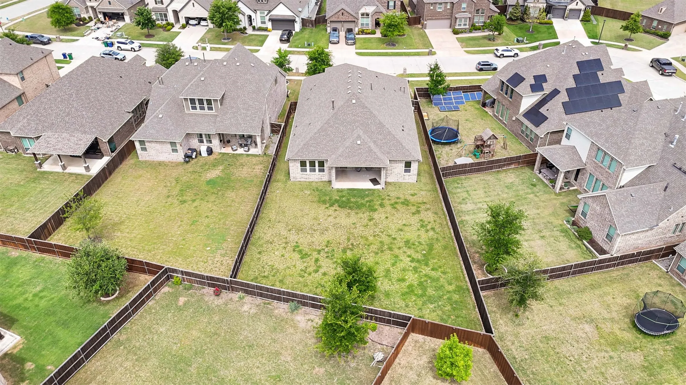 Single Family Residence For Sale in Collin County , 616 Bosque River Drive, Mc Kinney, Texas 75071, 4 Bedroom, 4 Bathroom, 2 Garage spaces, 3,124 Sqft, built in 2017, Preowned, mls#21240078, Real Estate Agent in Mc Kinney, Homes For Sale in Collin county, Homes For Sale in Mc Kinney, Realtor in Mc Kinney Texas, Real Estate Brokerage Independent Realty Texas, Luminita Cordes Realtor