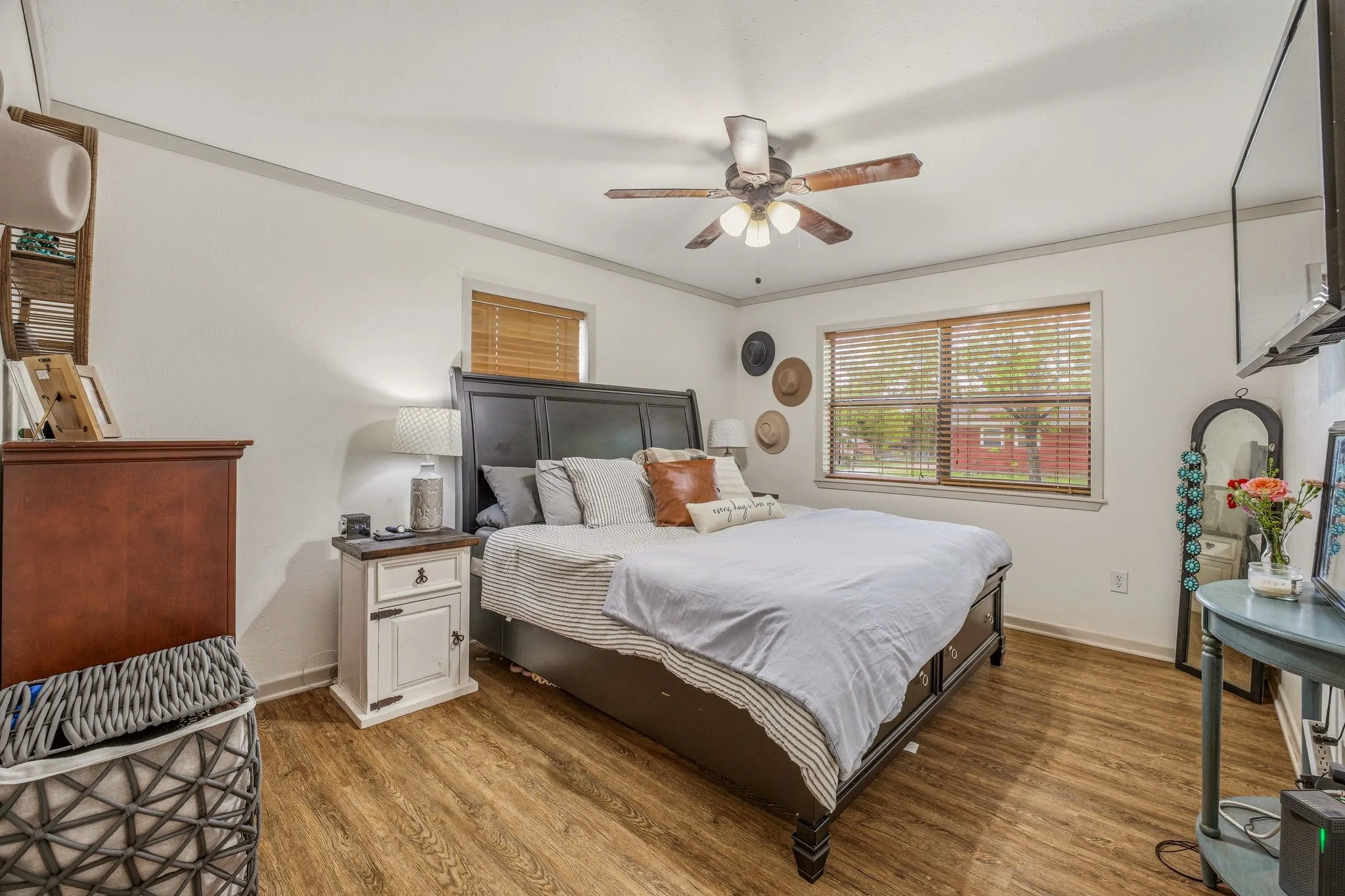 Single Family Residence For Sale in Comanche County , 200 E Plum Avenue, De Leon, Texas 76444, 3 Bedrooms, 2 Bathrooms, 2 Garage spaces, 1,338 Sqft, built in 1976, Price $220,000, mls#21241197, Real Estate Agent in De Leon, Homes For Sale in Comanche county, Homes For Sale in De Leon, Realtor in De Leon Texas, Real Estate Brokerage Independent Realty Texas, Luminita Cordes Realtor
