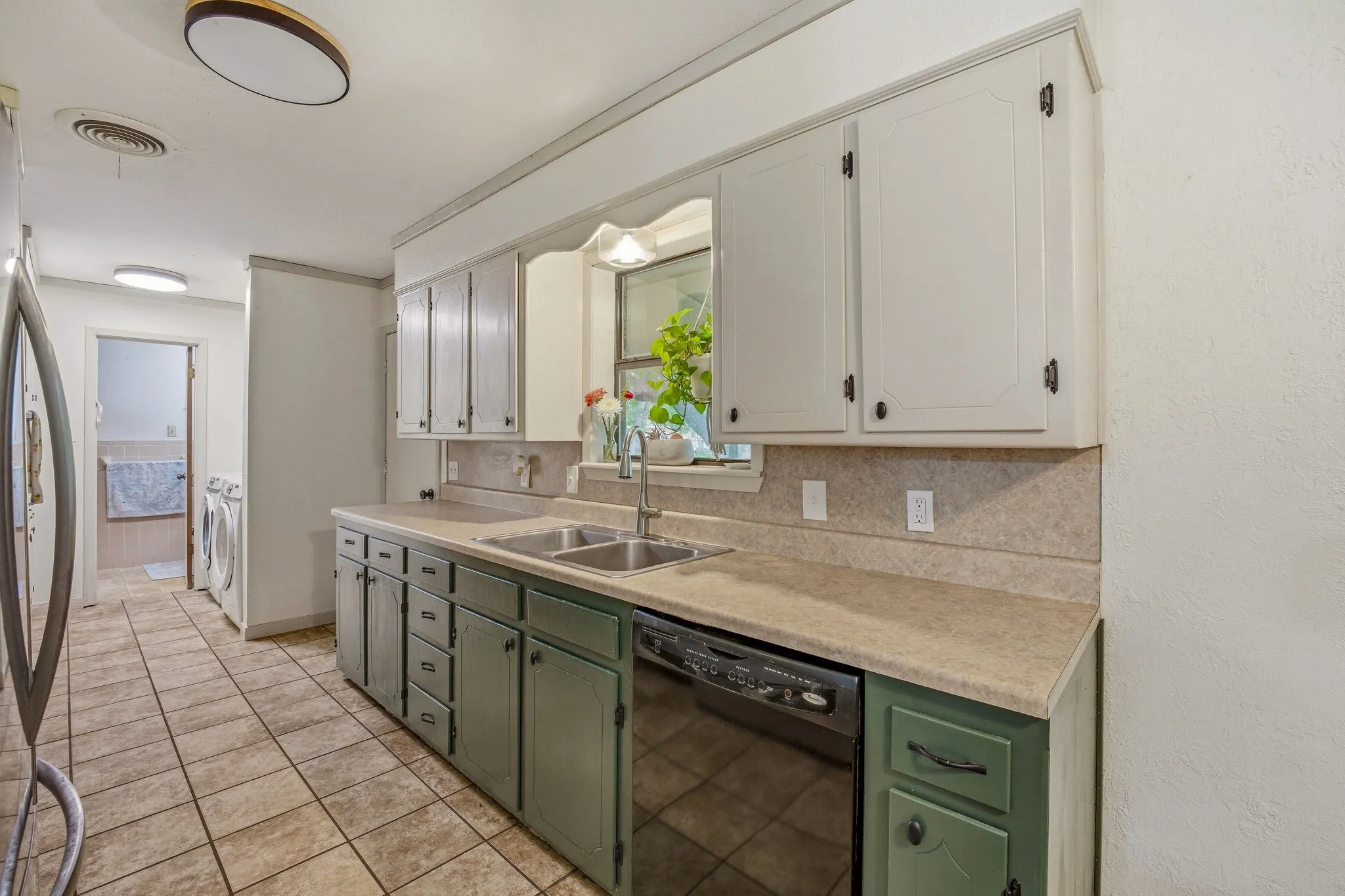 Single Family Residence For Sale in Comanche County , 200 E Plum Avenue, De Leon, Texas 76444, 3 Bedrooms, 2 Bathrooms, 2 Garage spaces, 1,338 Sqft, built in 1976, Price $220,000, mls#21241197, Real Estate Agent in De Leon, Homes For Sale in Comanche county, Homes For Sale in De Leon, Realtor in De Leon Texas, Real Estate Brokerage Independent Realty Texas, Luminita Cordes Realtor
