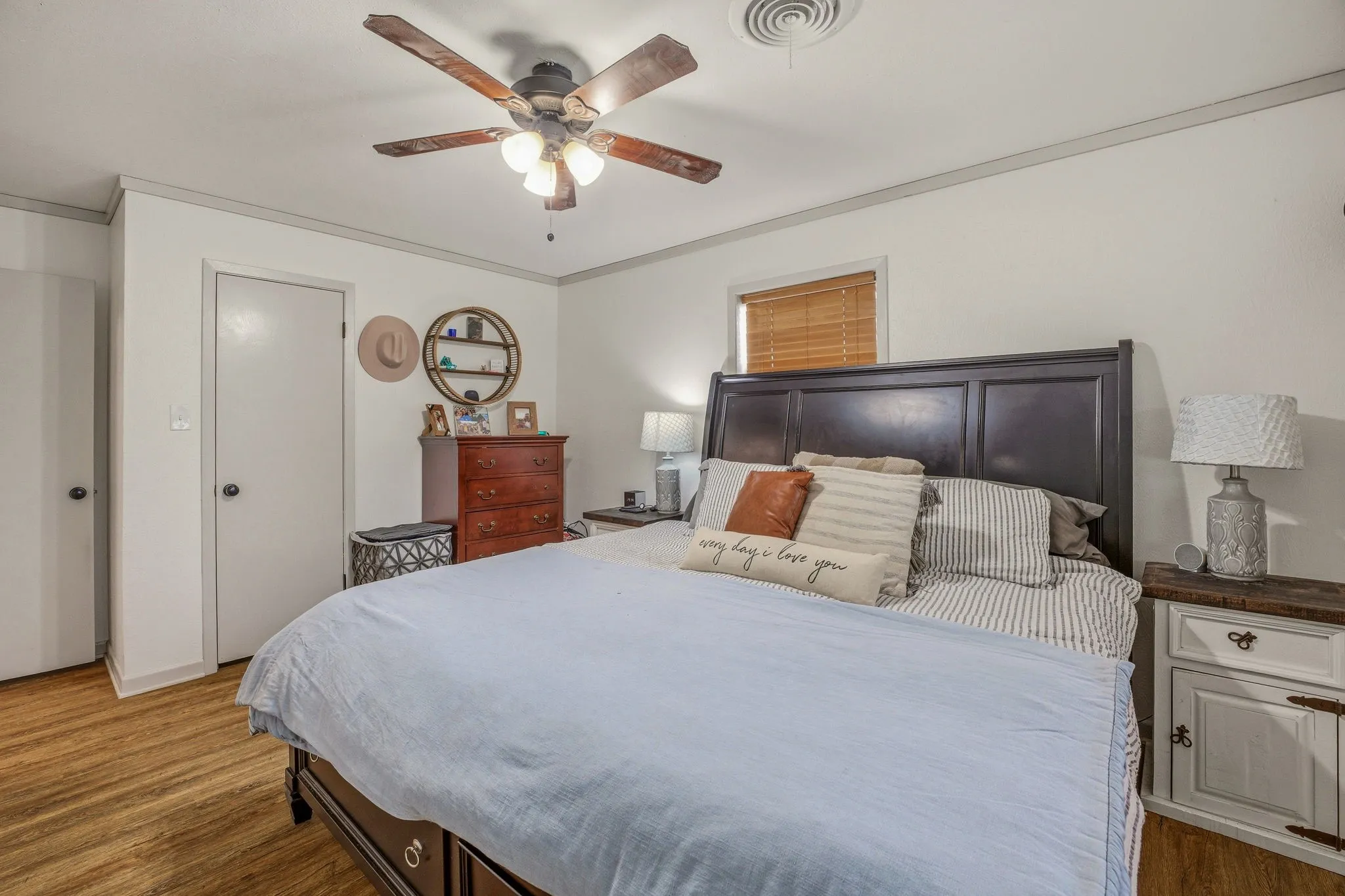 Single Family Residence For Sale in Comanche County , 200 E Plum Avenue, De Leon, Texas 76444, 3 Bedrooms, 2 Bathrooms, 2 Garage spaces, 1,338 Sqft, built in 1976, Price $220,000, mls#21241197, Real Estate Agent in De Leon, Homes For Sale in Comanche county, Homes For Sale in De Leon, Realtor in De Leon Texas, Real Estate Brokerage Independent Realty Texas, Luminita Cordes Realtor
