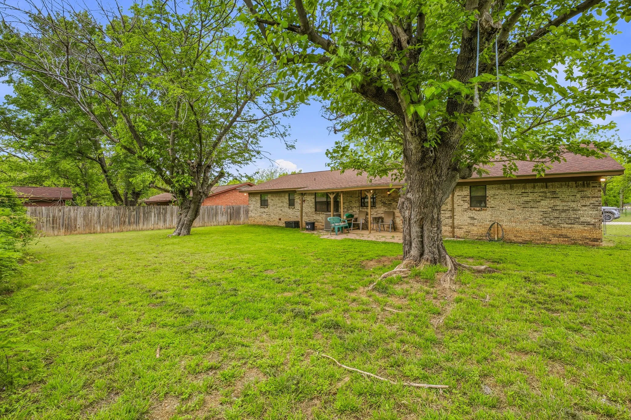 Single Family Residence For Sale in Comanche County , 200 E Plum Avenue, De Leon, Texas 76444, 3 Bedrooms, 2 Bathrooms, 2 Garage spaces, 1,338 Sqft, built in 1976, Price $220,000, mls#21241197, Real Estate Agent in De Leon, Homes For Sale in Comanche county, Homes For Sale in De Leon, Realtor in De Leon Texas, Real Estate Brokerage Independent Realty Texas, Luminita Cordes Realtor