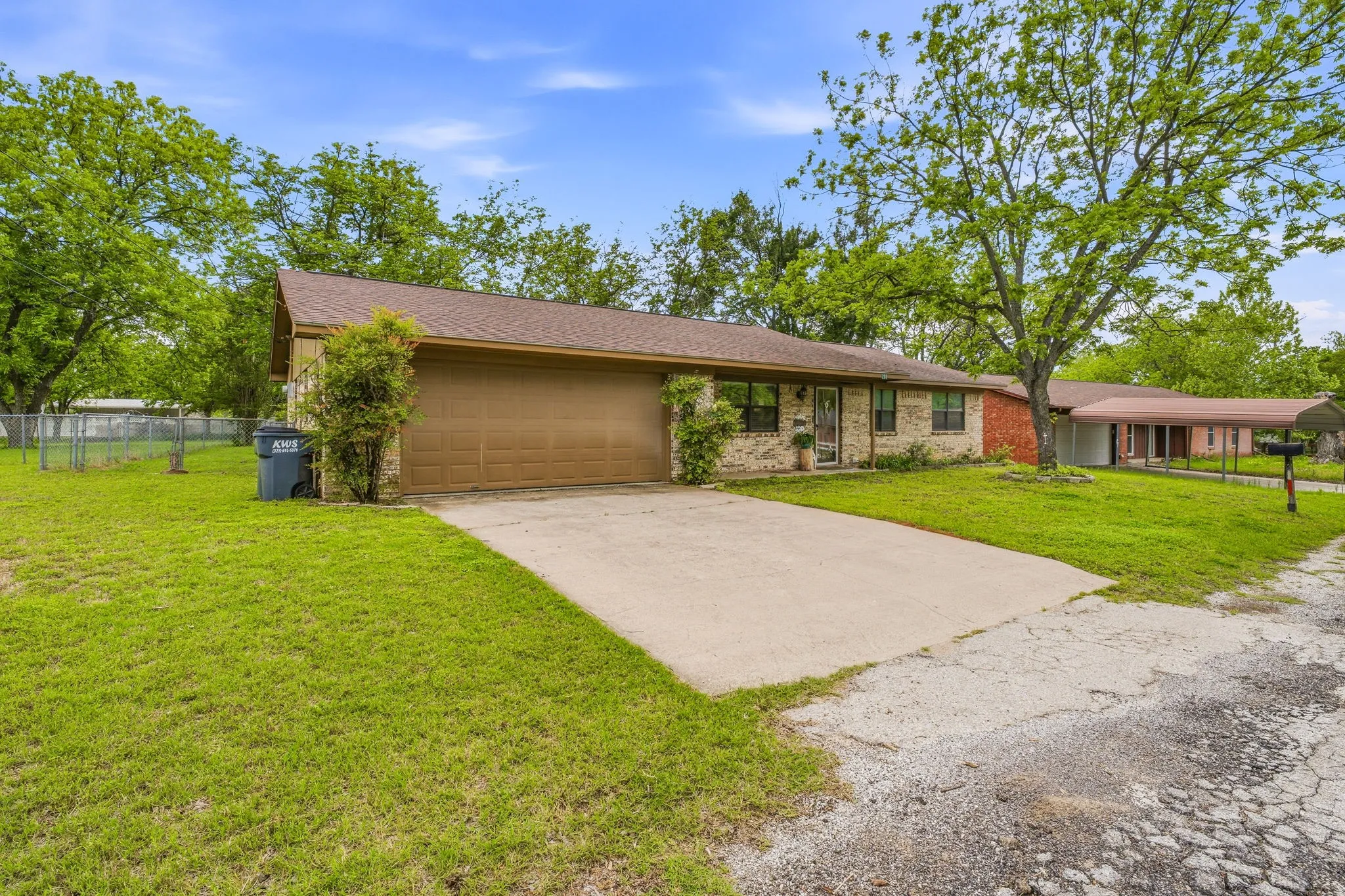 Single Family Residence For Sale in Comanche County , 200 E Plum Avenue, De Leon, Texas 76444, 3 Bedrooms, 2 Bathrooms, 2 Garage spaces, 1,338 Sqft, built in 1976, Price $220,000, mls#21241197, Real Estate Agent in De Leon, Homes For Sale in Comanche county, Homes For Sale in De Leon, Realtor in De Leon Texas, Real Estate Brokerage Independent Realty Texas, Luminita Cordes Realtor