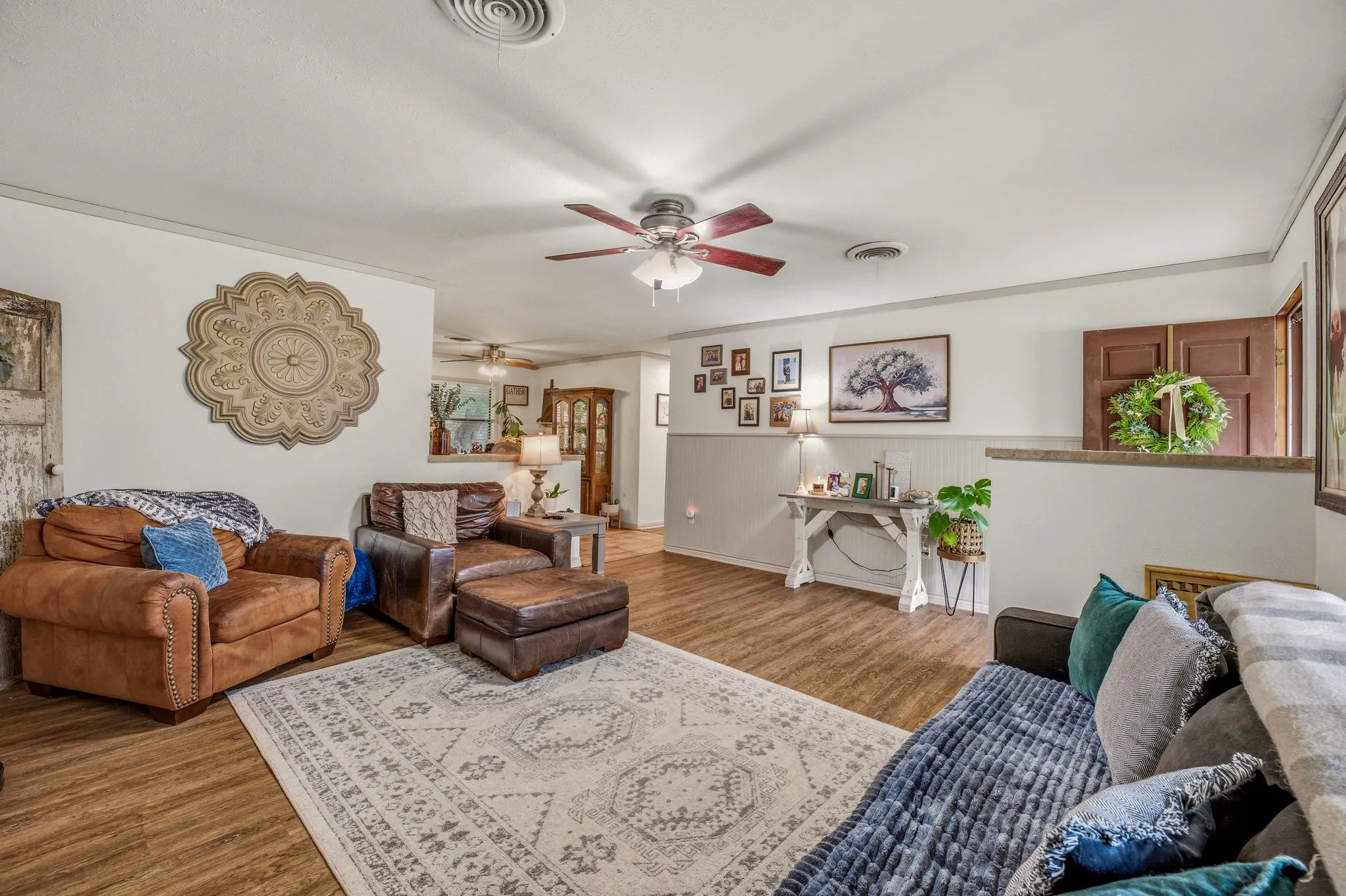 Single Family Residence For Sale in Comanche County , 200 E Plum Avenue, De Leon, Texas 76444, 3 Bedrooms, 2 Bathrooms, 2 Garage spaces, 1,338 Sqft, built in 1976, Price $220,000, mls#21241197, Real Estate Agent in De Leon, Homes For Sale in Comanche county, Homes For Sale in De Leon, Realtor in De Leon Texas, Real Estate Brokerage Independent Realty Texas, Luminita Cordes Realtor