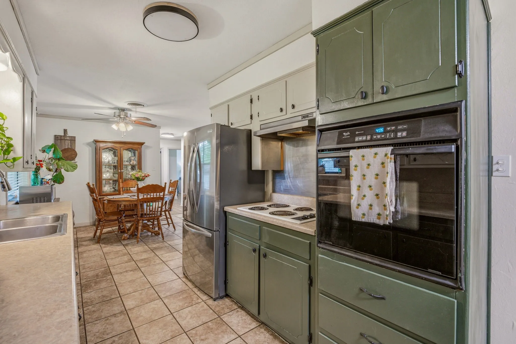 Single Family Residence For Sale in Comanche County , 200 E Plum Avenue, De Leon, Texas 76444, 3 Bedrooms, 2 Bathrooms, 2 Garage spaces, 1,338 Sqft, built in 1976, Price $220,000, mls#21241197, Real Estate Agent in De Leon, Homes For Sale in Comanche county, Homes For Sale in De Leon, Realtor in De Leon Texas, Real Estate Brokerage Independent Realty Texas, Luminita Cordes Realtor