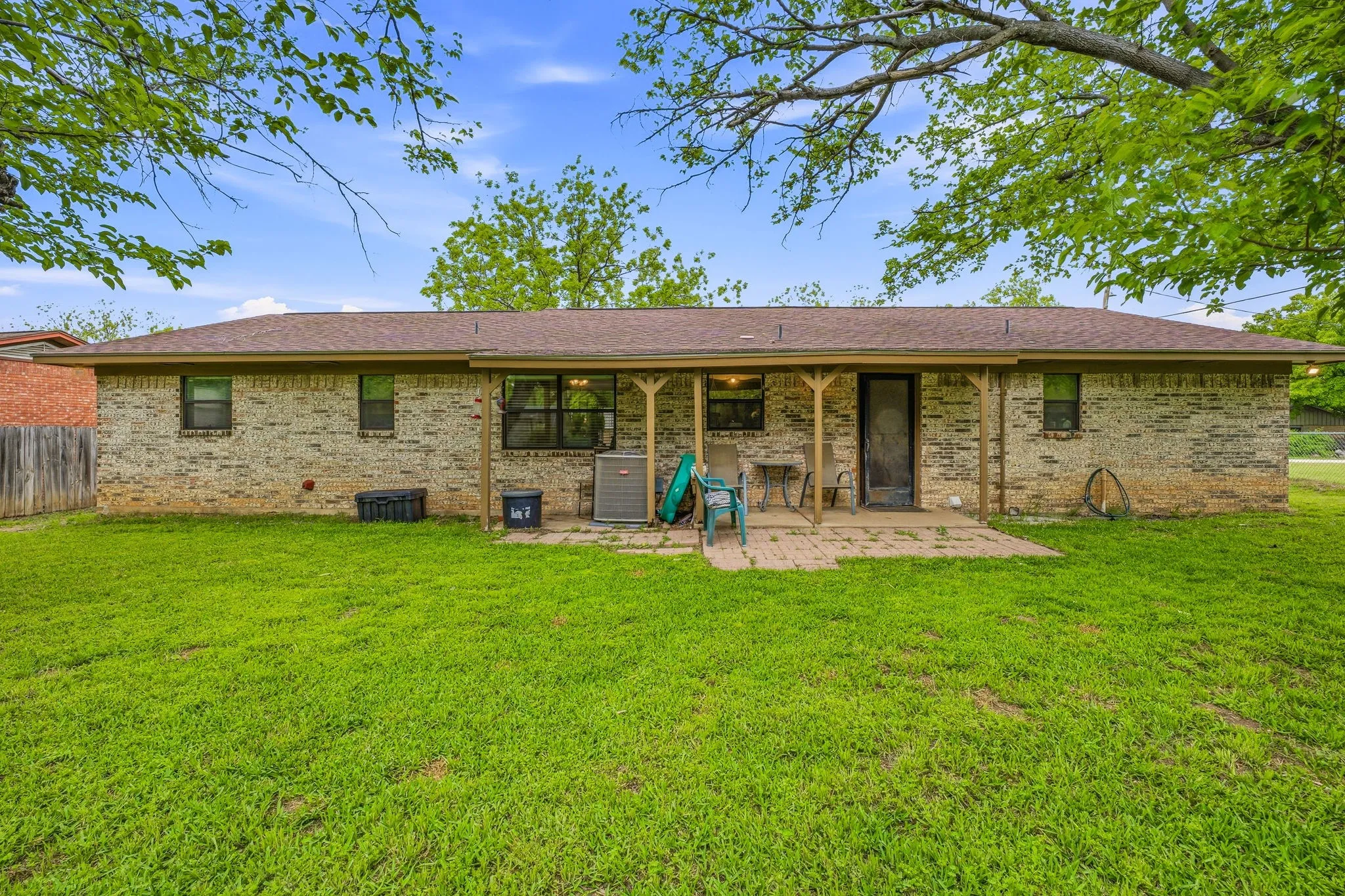 Single Family Residence For Sale in Comanche County , 200 E Plum Avenue, De Leon, Texas 76444, 3 Bedrooms, 2 Bathrooms, 2 Garage spaces, 1,338 Sqft, built in 1976, Price $220,000, mls#21241197, Real Estate Agent in De Leon, Homes For Sale in Comanche county, Homes For Sale in De Leon, Realtor in De Leon Texas, Real Estate Brokerage Independent Realty Texas, Luminita Cordes Realtor