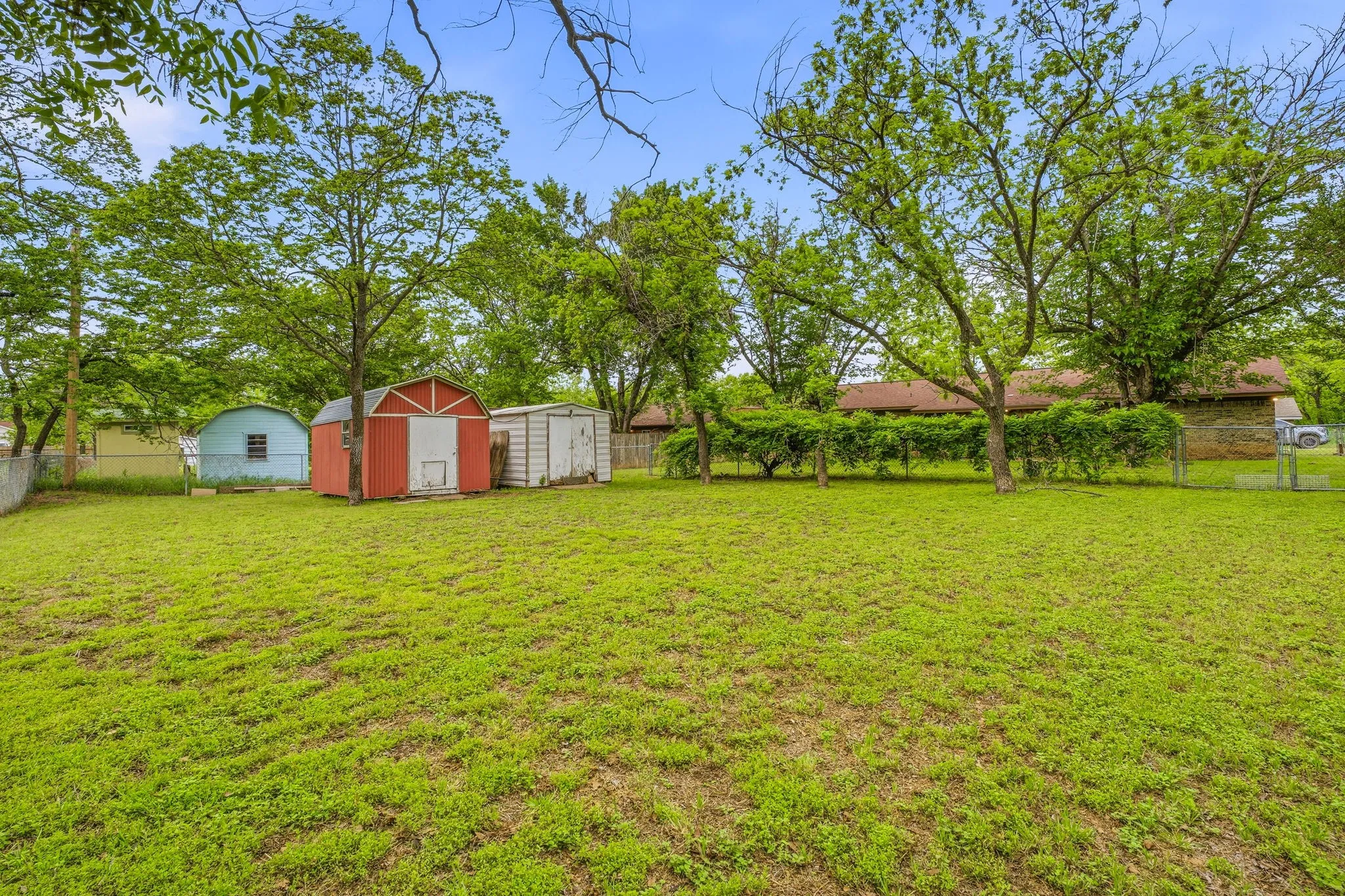 Single Family Residence For Sale in Comanche County , 200 E Plum Avenue, De Leon, Texas 76444, 3 Bedrooms, 2 Bathrooms, 2 Garage spaces, 1,338 Sqft, built in 1976, Price $220,000, mls#21241197, Real Estate Agent in De Leon, Homes For Sale in Comanche county, Homes For Sale in De Leon, Realtor in De Leon Texas, Real Estate Brokerage Independent Realty Texas, Luminita Cordes Realtor