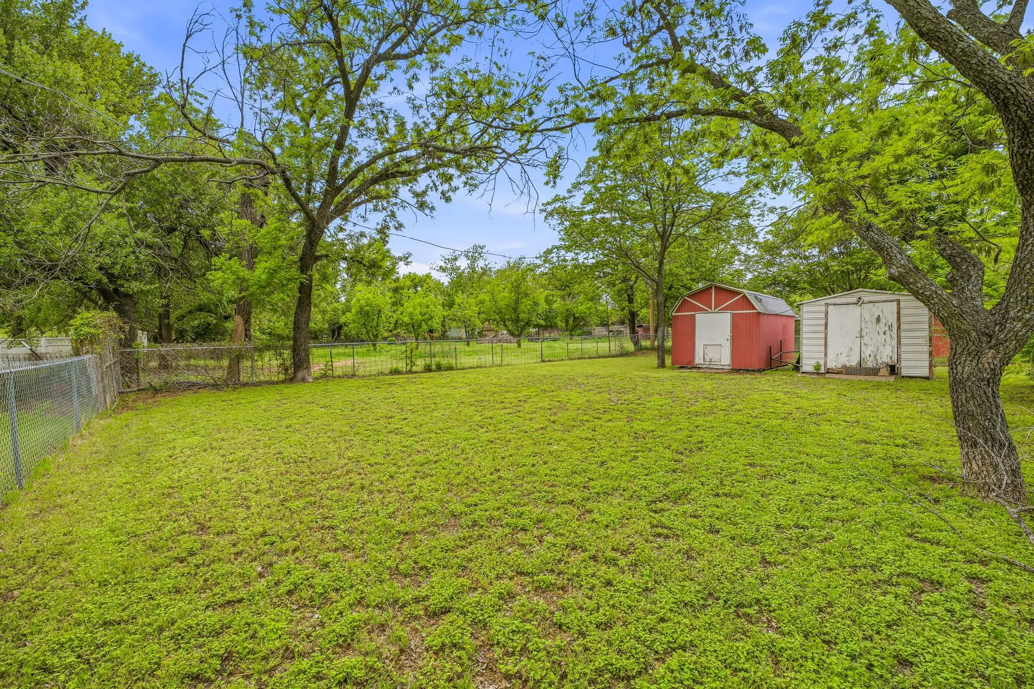 Single Family Residence For Sale in Comanche County , 200 E Plum Avenue, De Leon, Texas 76444, 3 Bedrooms, 2 Bathrooms, 2 Garage spaces, 1,338 Sqft, built in 1976, Price $220,000, mls#21241197, Real Estate Agent in De Leon, Homes For Sale in Comanche county, Homes For Sale in De Leon, Realtor in De Leon Texas, Real Estate Brokerage Independent Realty Texas, Luminita Cordes Realtor