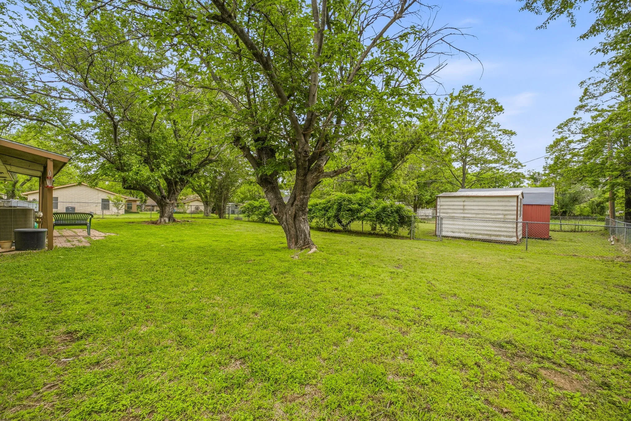 Single Family Residence For Sale in Comanche County , 200 E Plum Avenue, De Leon, Texas 76444, 3 Bedrooms, 2 Bathrooms, 2 Garage spaces, 1,338 Sqft, built in 1976, Price $220,000, mls#21241197, Real Estate Agent in De Leon, Homes For Sale in Comanche county, Homes For Sale in De Leon, Realtor in De Leon Texas, Real Estate Brokerage Independent Realty Texas, Luminita Cordes Realtor