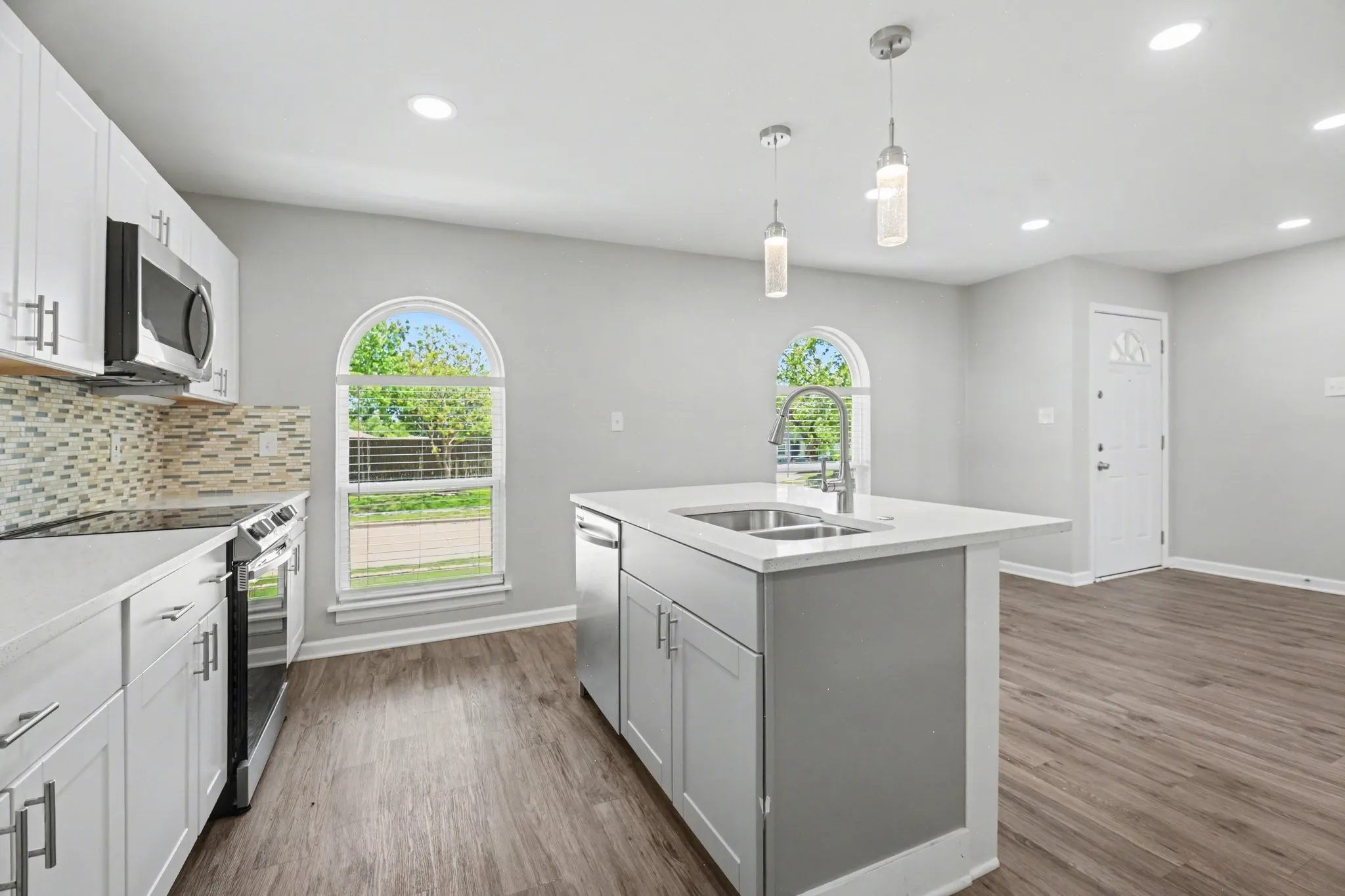 Single Family Residence For Sale in Denton County , 2901 Mill Trail, Carrollton, Texas 75007, 3 Bedrooms, 2 Bathrooms, 2 Garage spaces, 1,576 Sqft, built in 1972, Preowned, Price $375,000, mls#21241204, Real Estate Agent in Carrollton, Homes For Sale in Denton county, Homes For Sale in Carrollton, Realtor in Carrollton Texas, Real Estate Brokerage Independent Realty Texas, Luminita Cordes Realtor