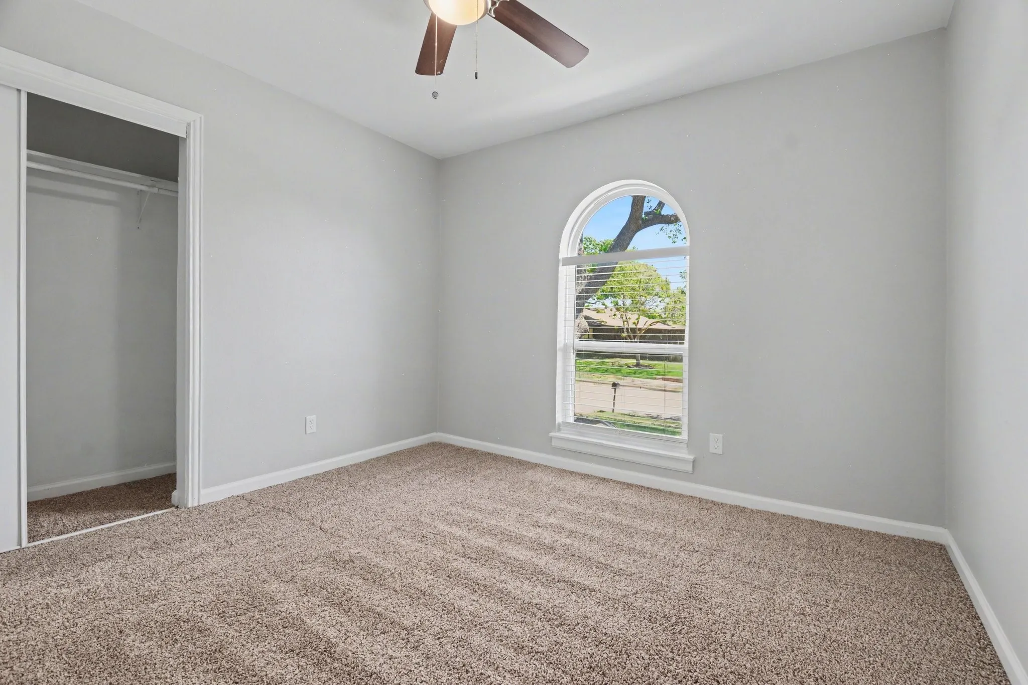 Single Family Residence For Sale in Denton County , 2901 Mill Trail, Carrollton, Texas 75007, 3 Bedrooms, 2 Bathrooms, 2 Garage spaces, 1,576 Sqft, built in 1972, Preowned, Price $375,000, mls#21241204, Real Estate Agent in Carrollton, Homes For Sale in Denton county, Homes For Sale in Carrollton, Realtor in Carrollton Texas, Real Estate Brokerage Independent Realty Texas, Luminita Cordes Realtor