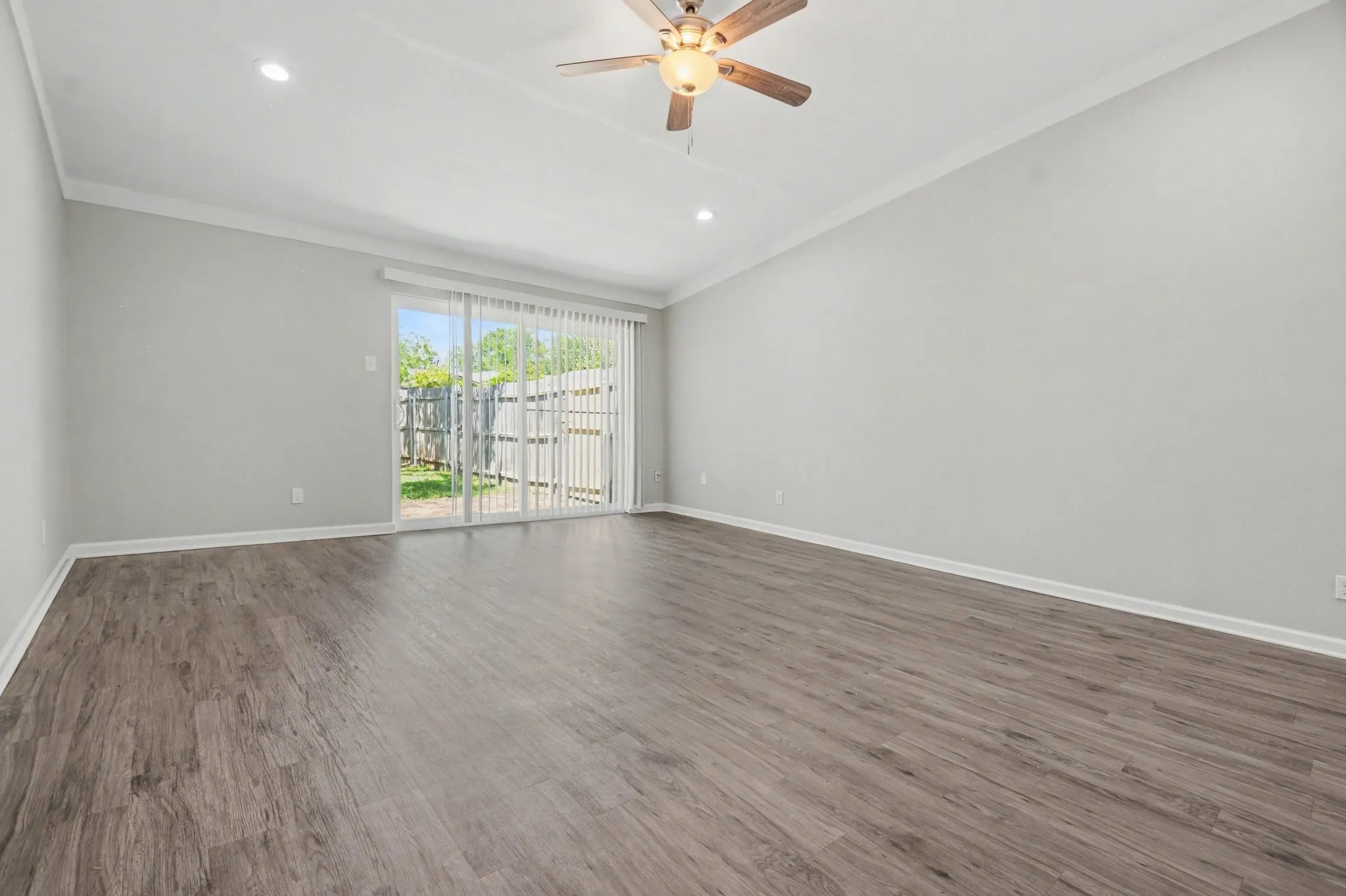 Single Family Residence For Sale in Denton County , 2901 Mill Trail, Carrollton, Texas 75007, 3 Bedrooms, 2 Bathrooms, 2 Garage spaces, 1,576 Sqft, built in 1972, Preowned, Price $375,000, mls#21241204, Real Estate Agent in Carrollton, Homes For Sale in Denton county, Homes For Sale in Carrollton, Realtor in Carrollton Texas, Real Estate Brokerage Independent Realty Texas, Luminita Cordes Realtor