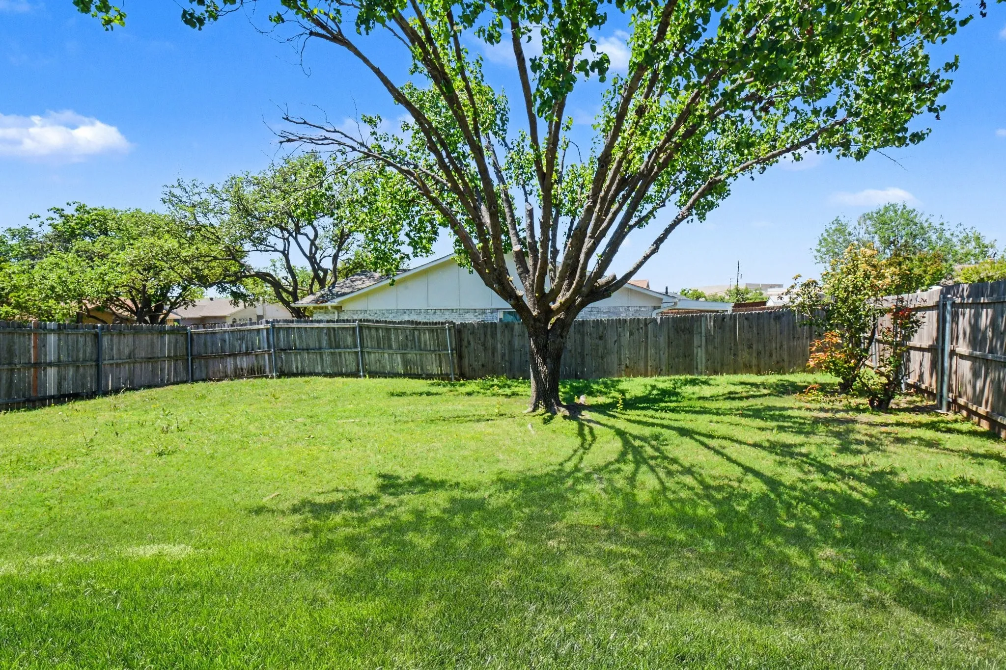 Single Family Residence For Sale in Denton County , 2901 Mill Trail, Carrollton, Texas 75007, 3 Bedrooms, 2 Bathrooms, 2 Garage spaces, 1,576 Sqft, built in 1972, Preowned, Price $375,000, mls#21241204, Real Estate Agent in Carrollton, Homes For Sale in Denton county, Homes For Sale in Carrollton, Realtor in Carrollton Texas, Real Estate Brokerage Independent Realty Texas, Luminita Cordes Realtor