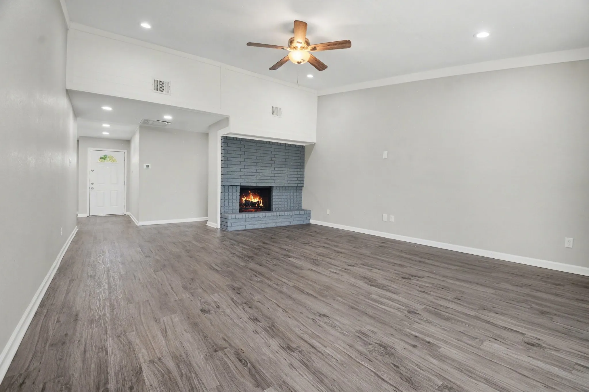 Single Family Residence For Sale in Denton County , 2901 Mill Trail, Carrollton, Texas 75007, 3 Bedrooms, 2 Bathrooms, 2 Garage spaces, 1,576 Sqft, built in 1972, Preowned, Price $375,000, mls#21241204, Real Estate Agent in Carrollton, Homes For Sale in Denton county, Homes For Sale in Carrollton, Realtor in Carrollton Texas, Real Estate Brokerage Independent Realty Texas, Luminita Cordes Realtor