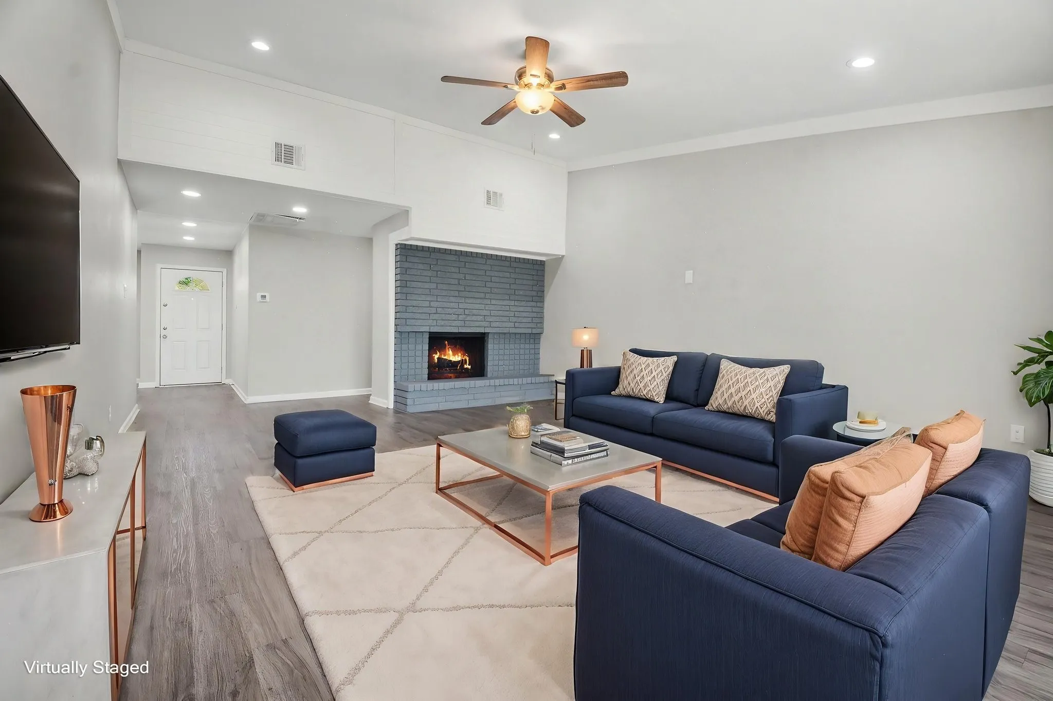 Single Family Residence For Sale in Denton County , 2901 Mill Trail, Carrollton, Texas 75007, 3 Bedrooms, 2 Bathrooms, 2 Garage spaces, 1,576 Sqft, built in 1972, Preowned, Price $375,000, mls#21241204, Real Estate Agent in Carrollton, Homes For Sale in Denton county, Homes For Sale in Carrollton, Realtor in Carrollton Texas, Real Estate Brokerage Independent Realty Texas, Luminita Cordes Realtor