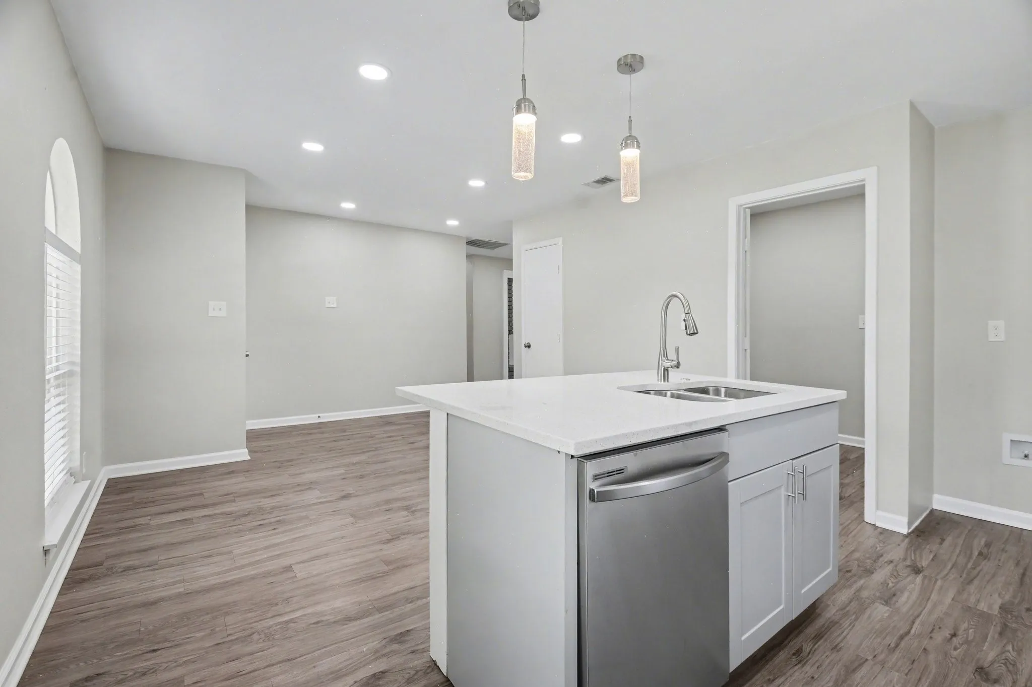 Single Family Residence For Sale in Denton County , 2901 Mill Trail, Carrollton, Texas 75007, 3 Bedrooms, 2 Bathrooms, 2 Garage spaces, 1,576 Sqft, built in 1972, Preowned, Price $375,000, mls#21241204, Real Estate Agent in Carrollton, Homes For Sale in Denton county, Homes For Sale in Carrollton, Realtor in Carrollton Texas, Real Estate Brokerage Independent Realty Texas, Luminita Cordes Realtor