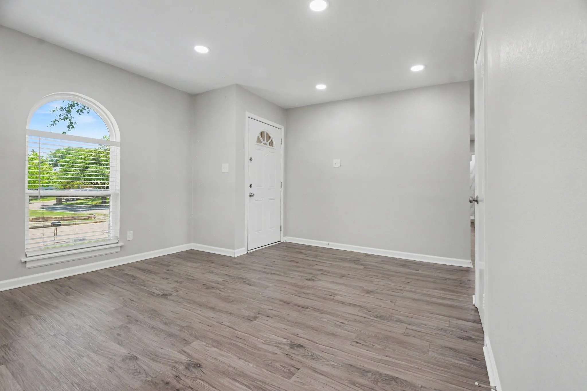 Single Family Residence For Sale in Denton County , 2901 Mill Trail, Carrollton, Texas 75007, 3 Bedrooms, 2 Bathrooms, 2 Garage spaces, 1,576 Sqft, built in 1972, Preowned, Price $375,000, mls#21241204, Real Estate Agent in Carrollton, Homes For Sale in Denton county, Homes For Sale in Carrollton, Realtor in Carrollton Texas, Real Estate Brokerage Independent Realty Texas, Luminita Cordes Realtor