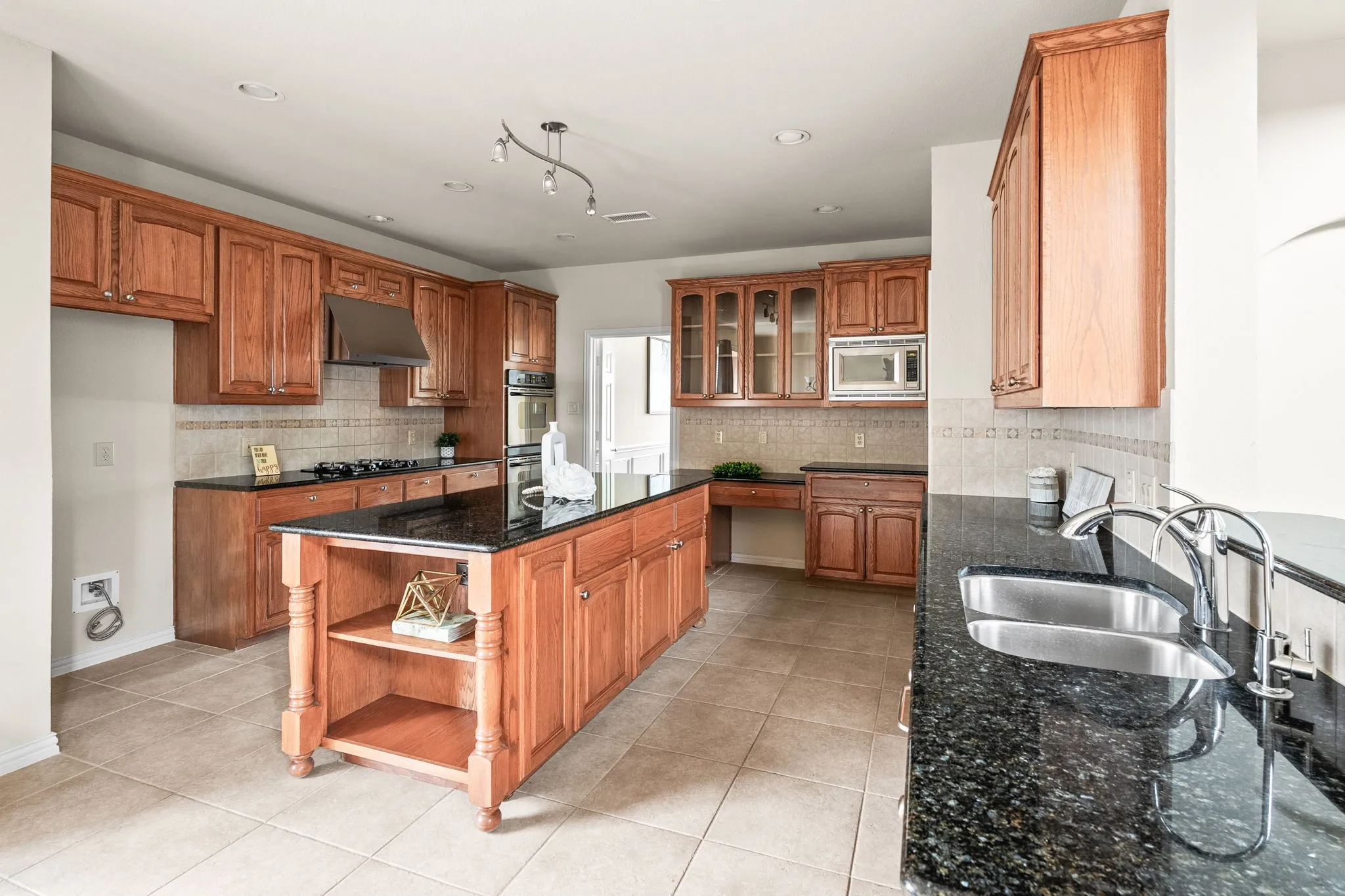 Single Family Residence For Sale in Collin County , 14838 Daneway Drive, Frisco, Texas 75035, 5 Bedroom, 4 Bathroom, 3 Garage spaces, 4,009 Sqft, built in 2005, Preowned, mls#21240026, Real Estate Agent in Frisco, Homes For Sale in Collin county, Homes For Sale in Frisco, Realtor in Frisco Texas, Real Estate Brokerage Independent Realty Texas, Luminita Cordes Realtor