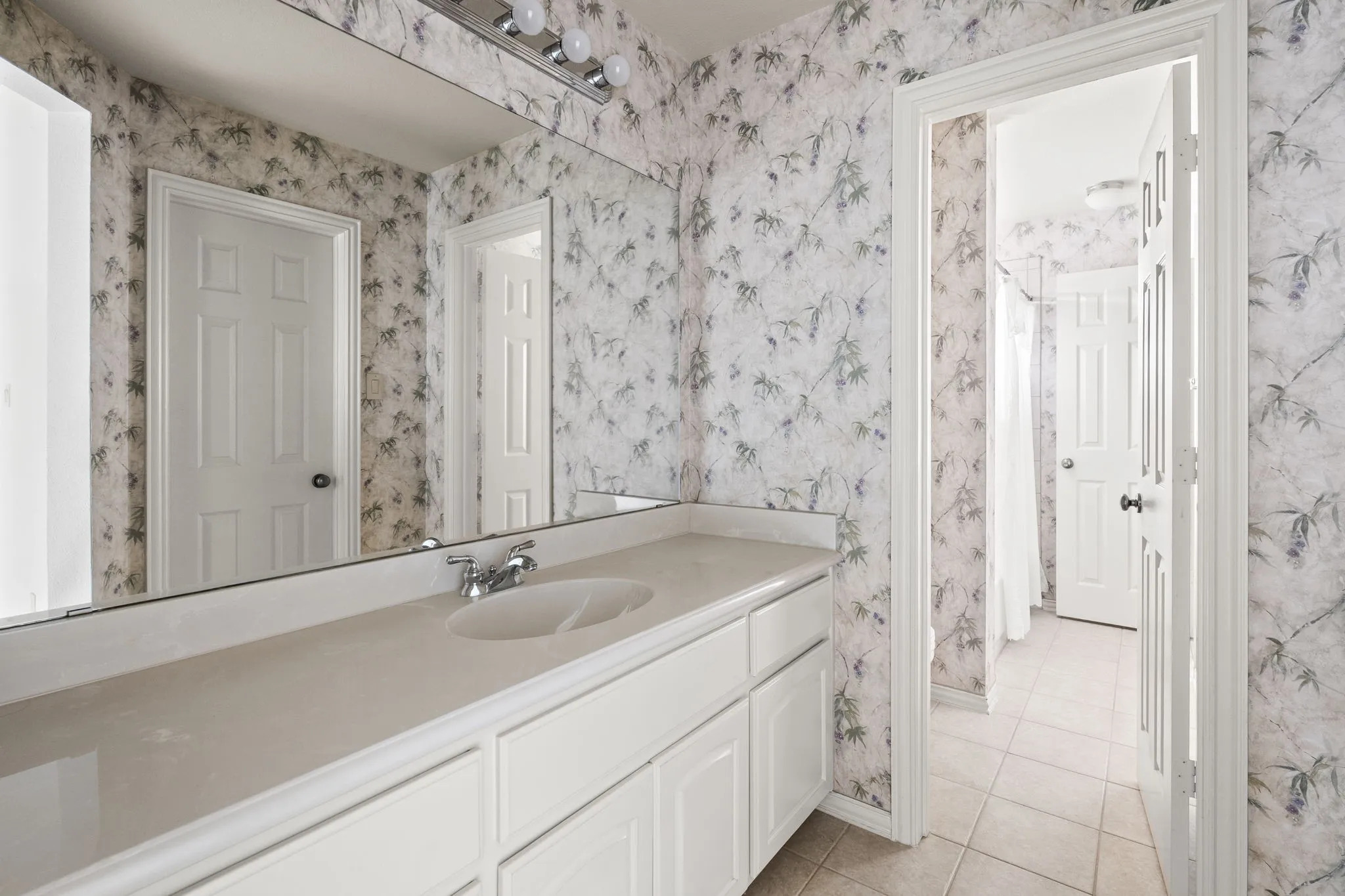 Jack n Jill bathroom upstairs.