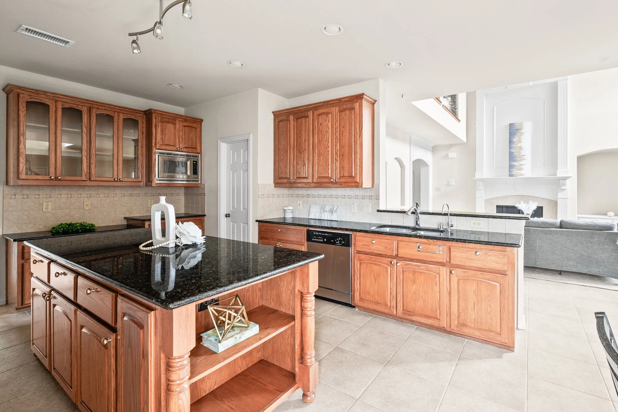 Single Family Residence For Sale in Collin County , 14838 Daneway Drive, Frisco, Texas 75035, 5 Bedroom, 4 Bathroom, 3 Garage spaces, 4,009 Sqft, built in 2005, Preowned, mls#21240026, Real Estate Agent in Frisco, Homes For Sale in Collin county, Homes For Sale in Frisco, Realtor in Frisco Texas, Real Estate Brokerage Independent Realty Texas, Luminita Cordes Realtor