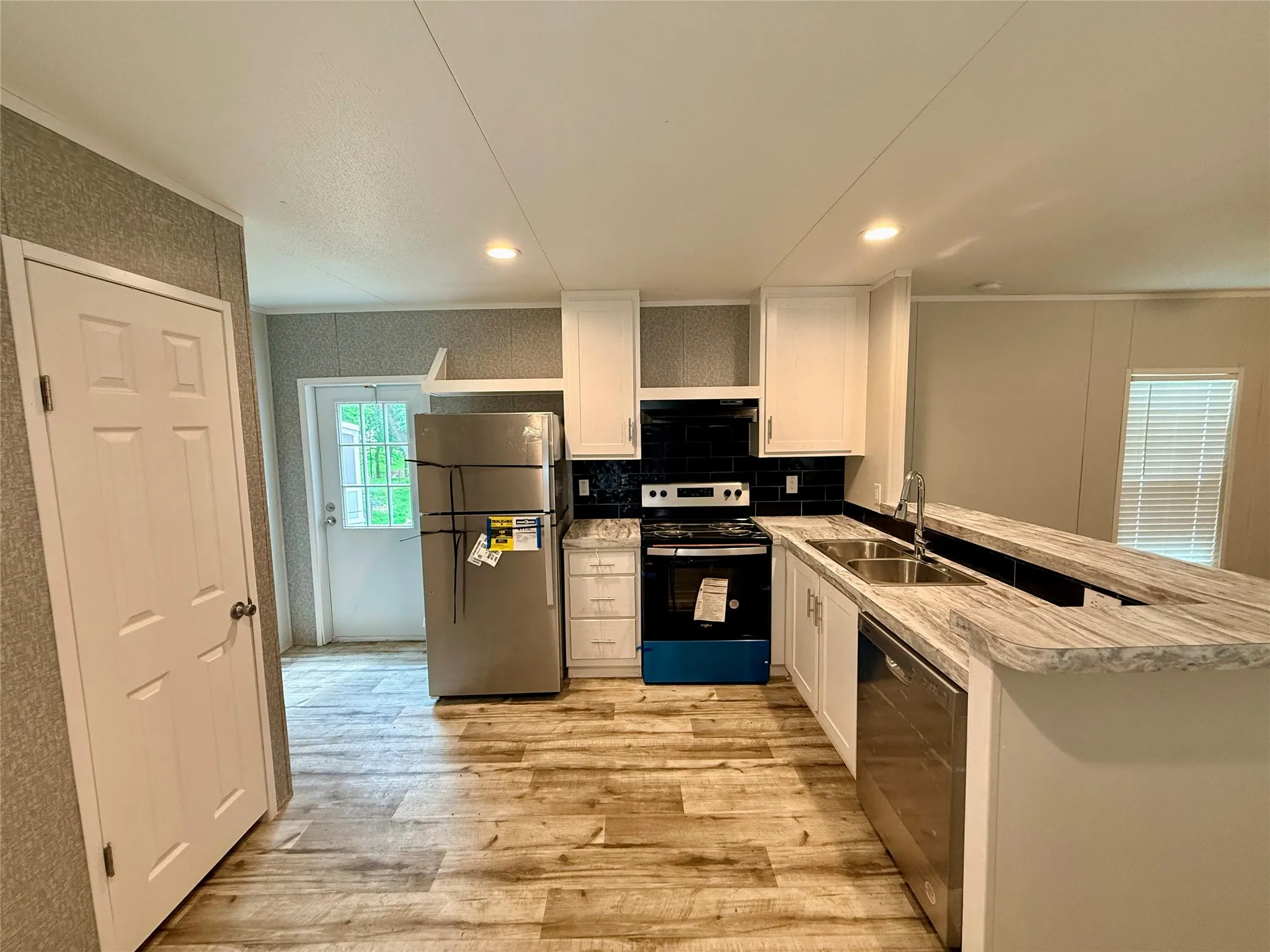Mobile Home For Sale in Hunt County , 3193 Timberwild, Wills Point, Texas 75169, 3 Bedroom, 2 Bathroom, Garage spaces, 924 Sqft, built in 2024, mls#21239420, Real Estate Agent in Wills Point, Homes For Sale in Hunt county, Homes For Sale in Wills Point, Realtor in Wills Point Texas, Real Estate Brokerage Independent Realty Texas, Luminita Cordes Realtor