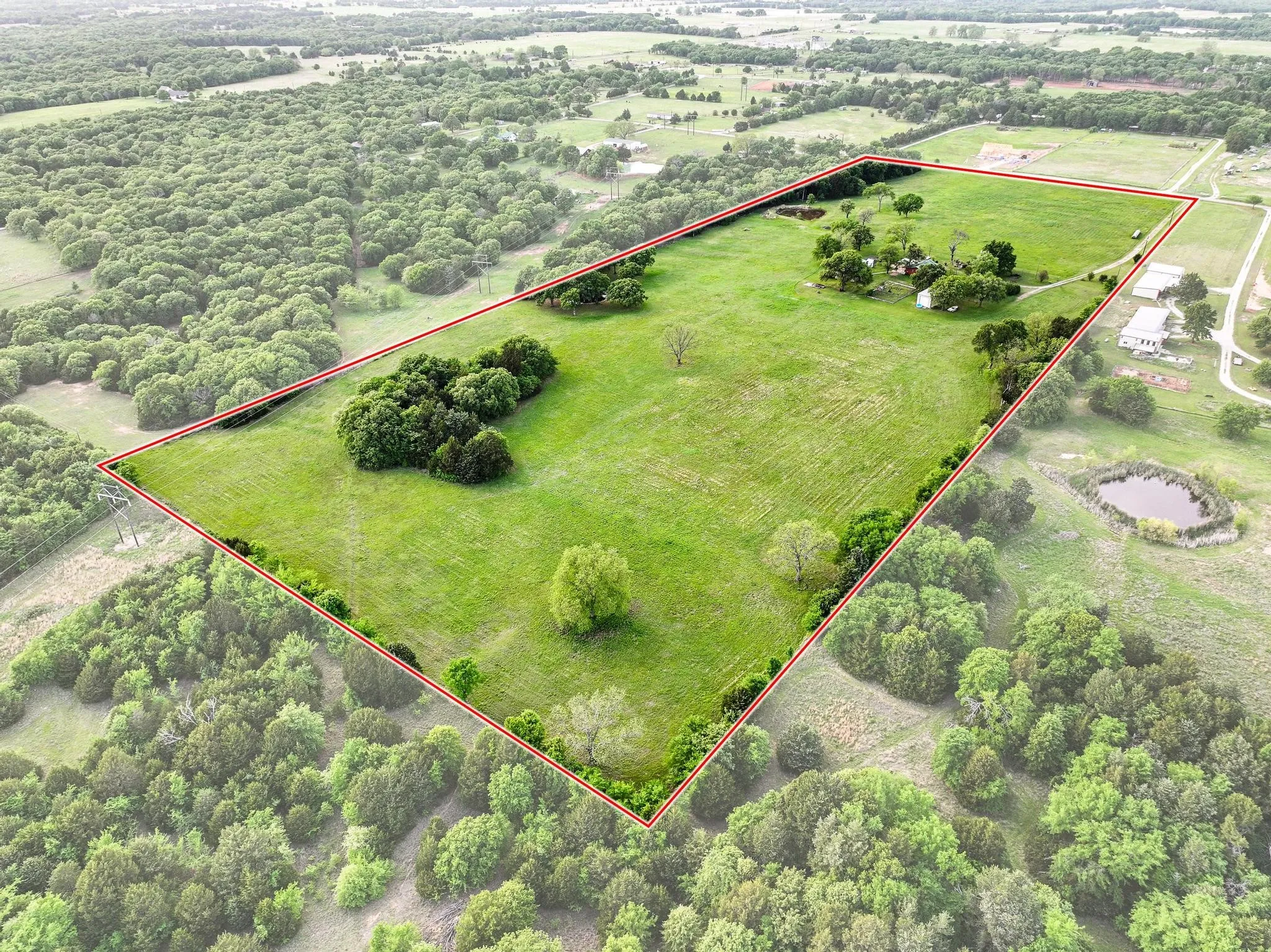 Single Family Residence For Sale in Grayson County , 642 Earl Road, Sadler, Texas 76264, 1 Bedroom, 2 Bathroom, 2 Garage spaces, 872 Sqft, built in 1979, Preowned, mls#21235913, Real Estate Agent in Sadler, Homes For Sale in Grayson county, Homes For Sale in Sadler, Realtor in Sadler Texas, Real Estate Brokerage Independent Realty Texas, Luminita Cordes Realtor