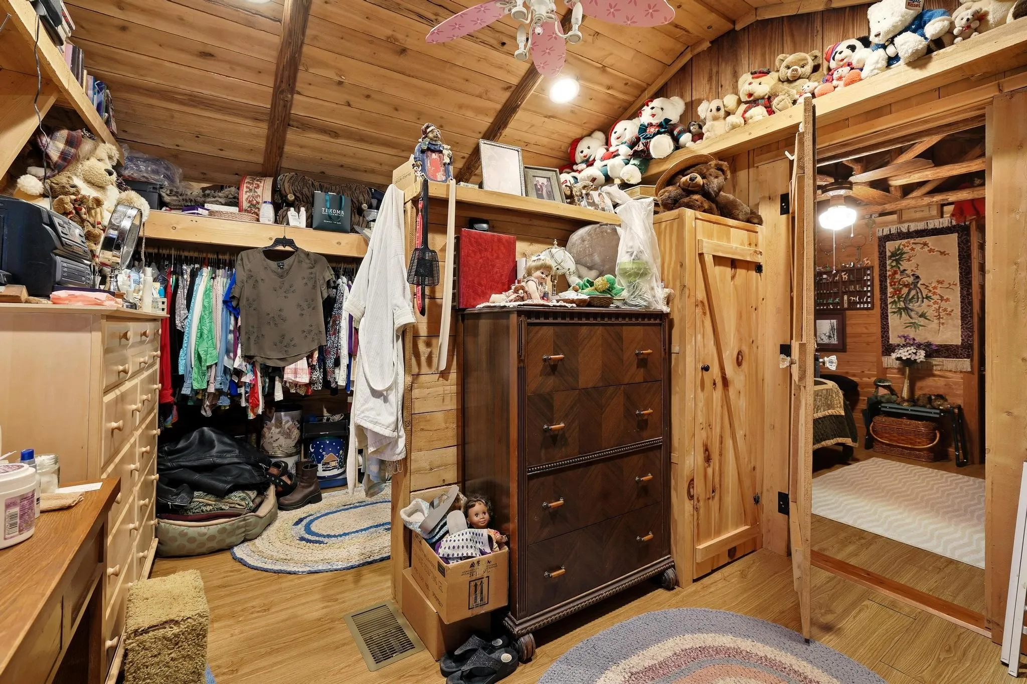 Single Family Residence For Sale in Grayson County , 642 Earl Road, Sadler, Texas 76264, 1 Bedroom, 2 Bathroom, 2 Garage spaces, 872 Sqft, built in 1979, Preowned, mls#21235913, Real Estate Agent in Sadler, Homes For Sale in Grayson county, Homes For Sale in Sadler, Realtor in Sadler Texas, Real Estate Brokerage Independent Realty Texas, Luminita Cordes Realtor