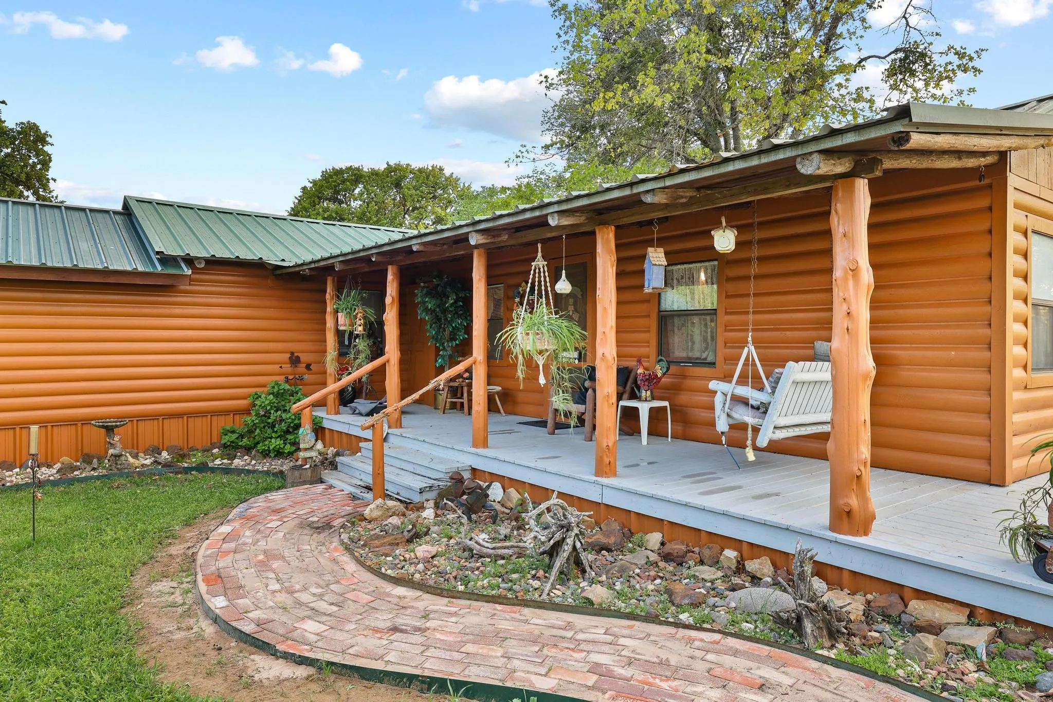Single Family Residence For Sale in Grayson County , 642 Earl Road, Sadler, Texas 76264, 1 Bedroom, 2 Bathroom, 2 Garage spaces, 872 Sqft, built in 1979, Preowned, mls#21235913, Real Estate Agent in Sadler, Homes For Sale in Grayson county, Homes For Sale in Sadler, Realtor in Sadler Texas, Real Estate Brokerage Independent Realty Texas, Luminita Cordes Realtor