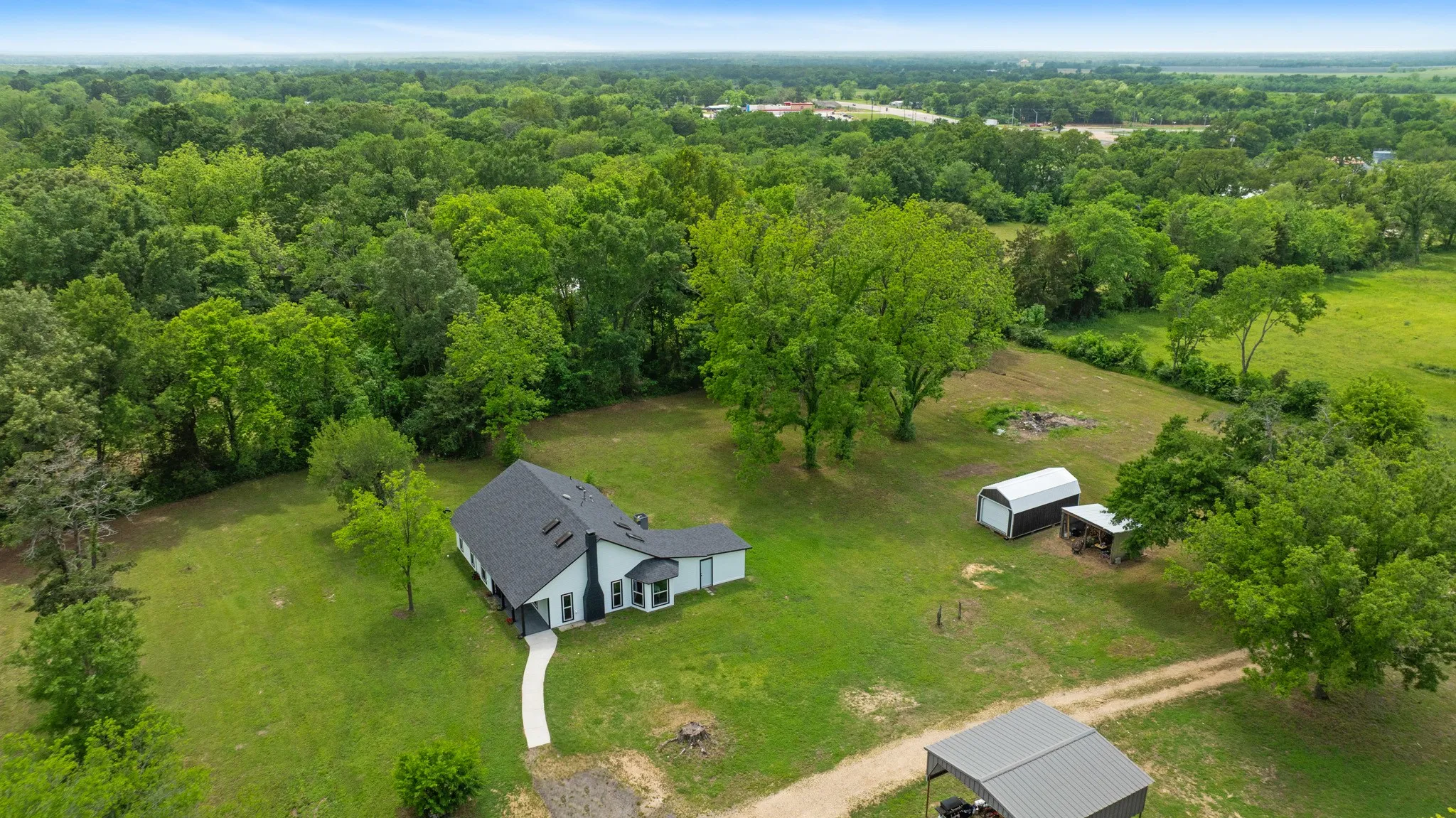 Single Family Residence For Sale in Red River (TX) County , 505 N Howison Street, Bogata, Texas 75417, 3 Bedroom, 2 Bathroom, Garage spaces, 2,100 Sqft, built in 1987, Preowned, mls#21240226, Real Estate Agent in Bogata, Homes For Sale in Red River (TX) county, Homes For Sale in Bogata, Realtor in Bogata Texas, Real Estate Brokerage Independent Realty Texas, Luminita Cordes Realtor