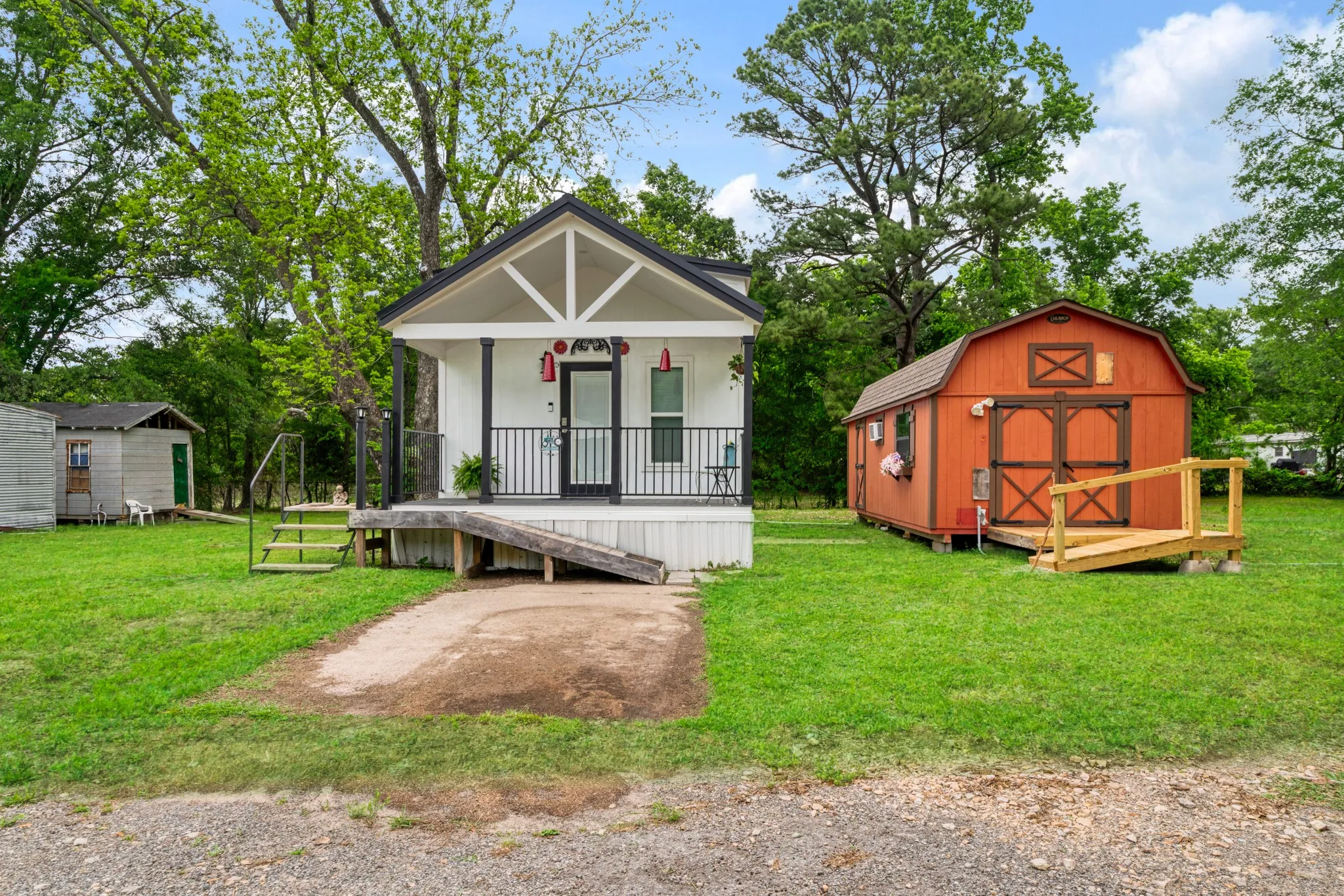 Single Family Residence For Sale in Red River (TX) County , 505 N Howison Street, Bogata, Texas 75417, 3 Bedroom, 2 Bathroom, Garage spaces, 2,100 Sqft, built in 1987, Preowned, mls#21240226, Real Estate Agent in Bogata, Homes For Sale in Red River (TX) county, Homes For Sale in Bogata, Realtor in Bogata Texas, Real Estate Brokerage Independent Realty Texas, Luminita Cordes Realtor