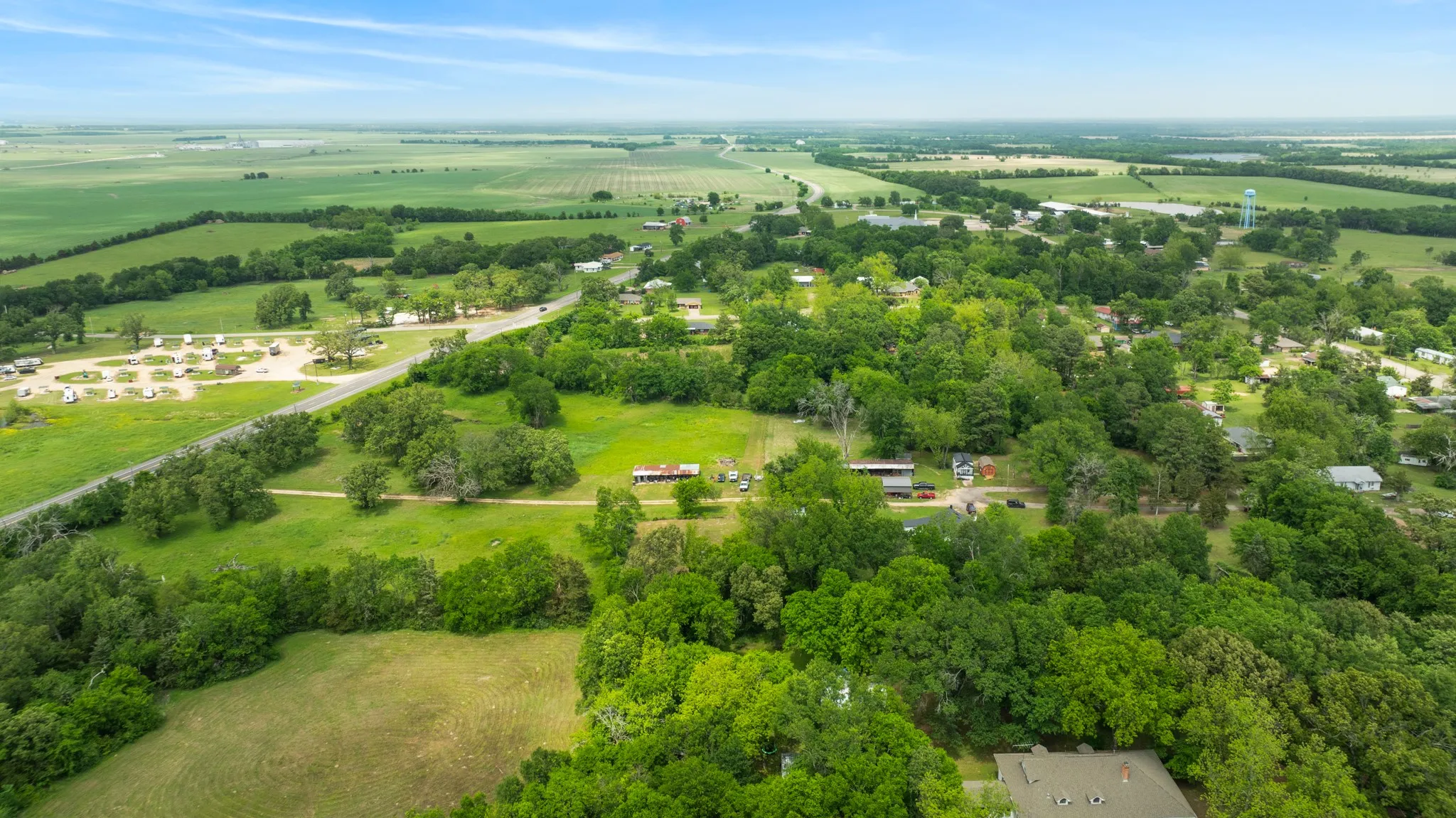 Single Family Residence For Sale in Red River (TX) County , 505 N Howison Street, Bogata, Texas 75417, 3 Bedroom, 2 Bathroom, Garage spaces, 2,100 Sqft, built in 1987, Preowned, mls#21240226, Real Estate Agent in Bogata, Homes For Sale in Red River (TX) county, Homes For Sale in Bogata, Realtor in Bogata Texas, Real Estate Brokerage Independent Realty Texas, Luminita Cordes Realtor